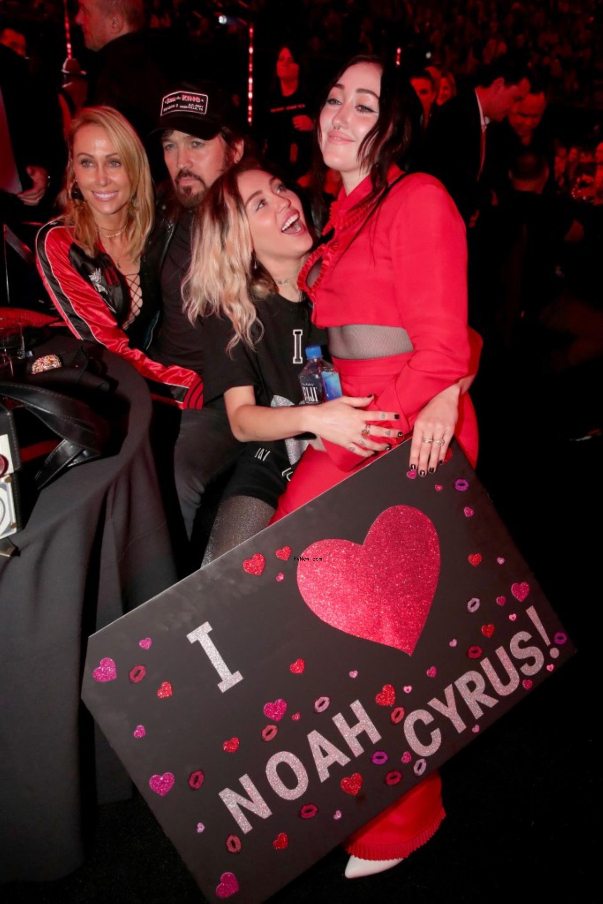 Tish Cyrus, Billy Ray Cyrus, Miley Cyrus, and Noah Cyrus