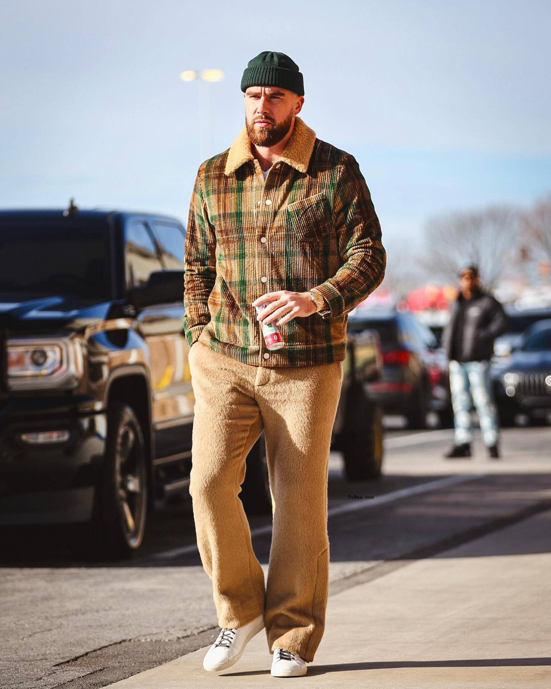Travis Kelce wearing an