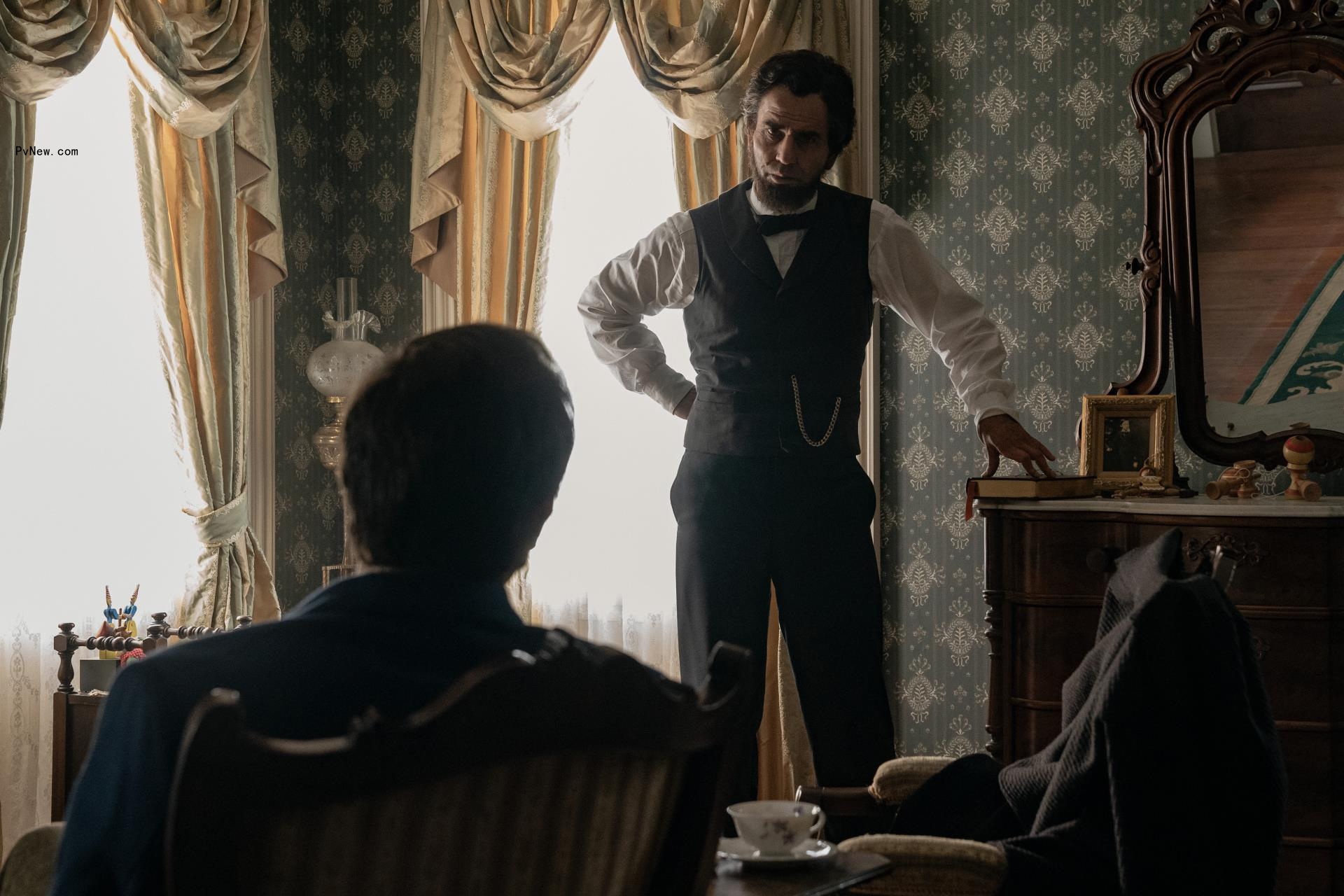 ‘Manhunt’ Finale Breakdown: Tobias Menzies on How They Pulled Off [Spoiler]’s Death and Building a Bromance With Abe Lincoln