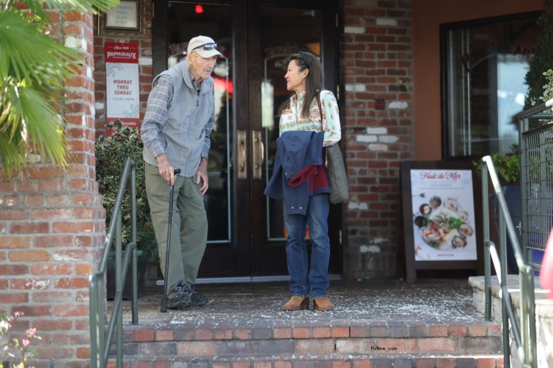 Gene Hackman and his wife Betsy Arakawa at Pappadeaux's in Santa Fe, New Mexico.
