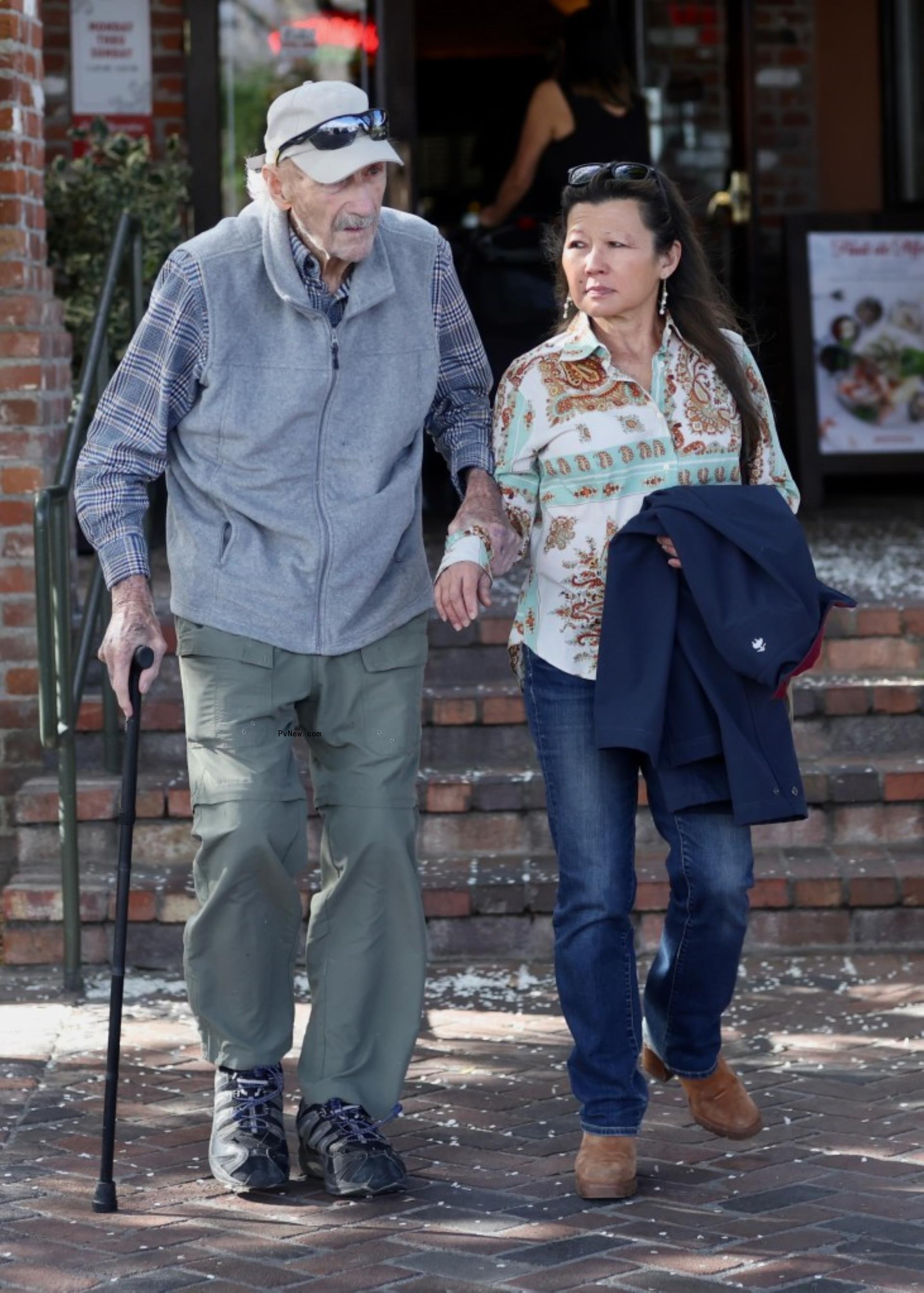 Gene Hackman and his wife Betsy Arakawa at Pappadeaux's in Santa Fe, New Mexico.