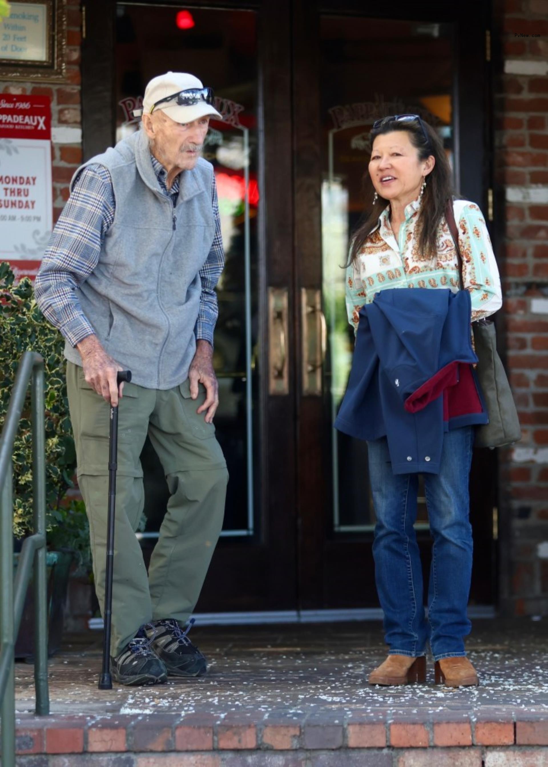 Gene Hackman and his wife Betsy Arakawa at Pappadeaux's in Santa Fe, New Mexico.