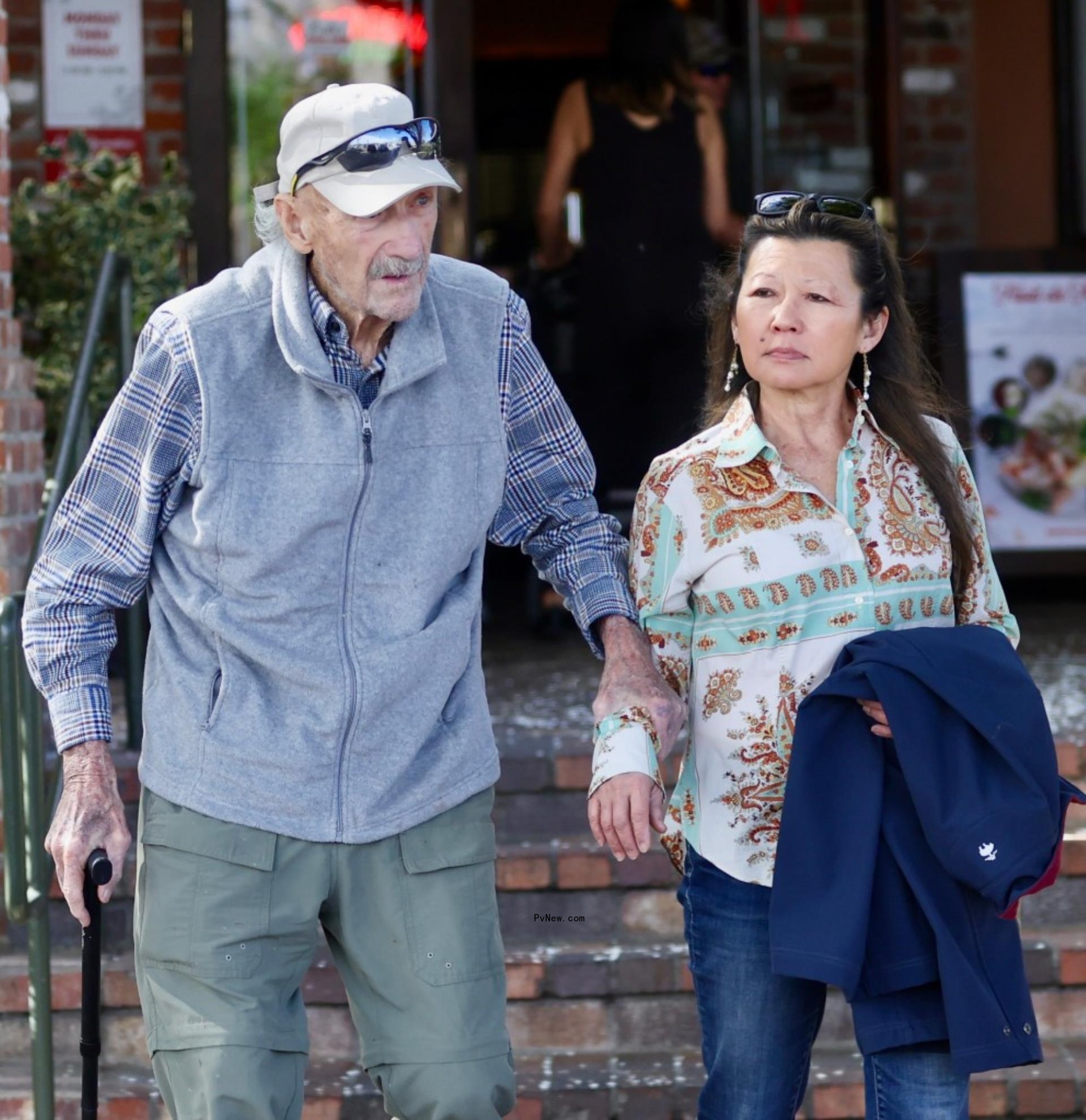 Gene Hackman and his wife Betsy Arakawa at Pappadeaux's in Santa Fe, New Mexico.