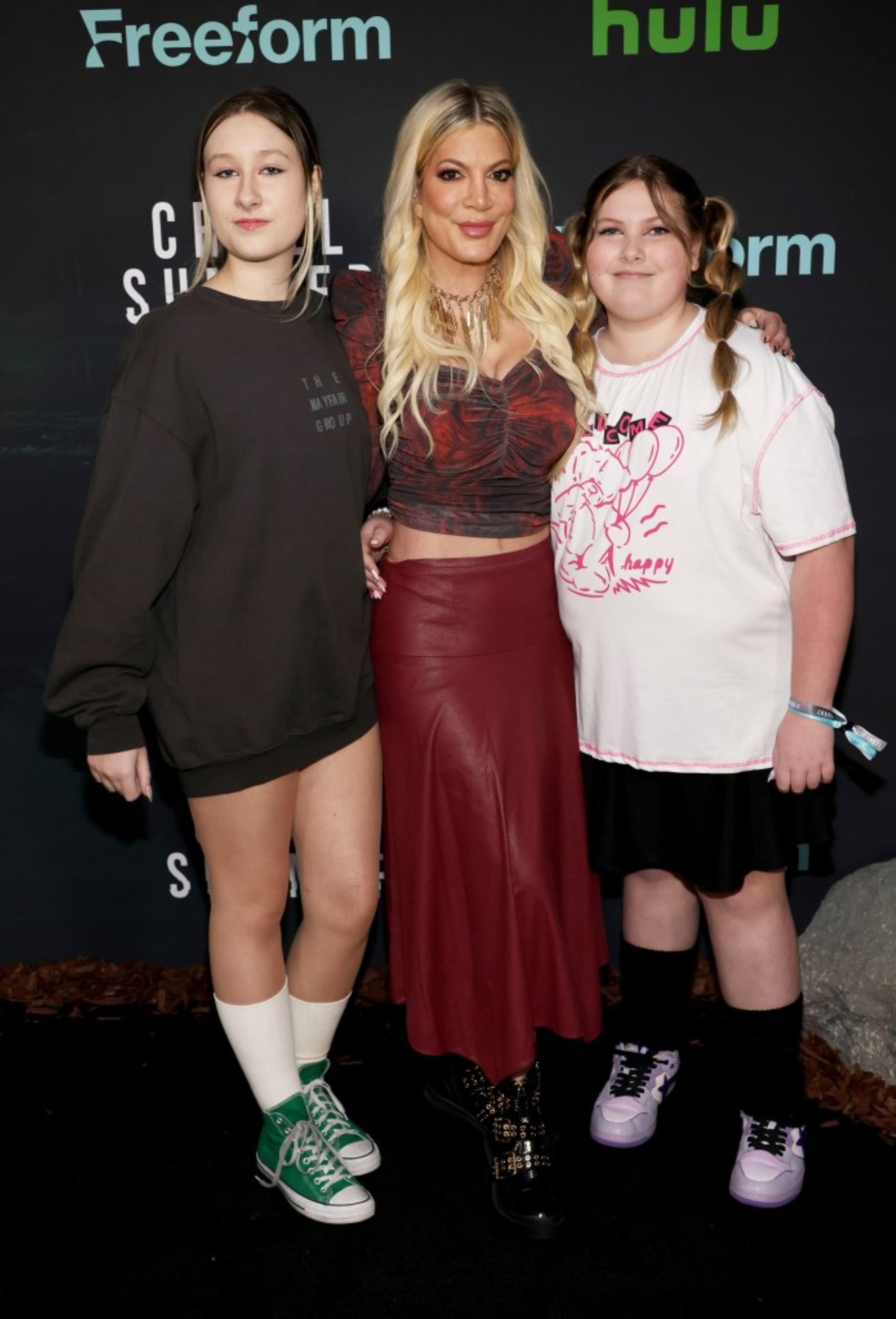 Tori Spelling, Stella McDermott and Hattie McDermott 
