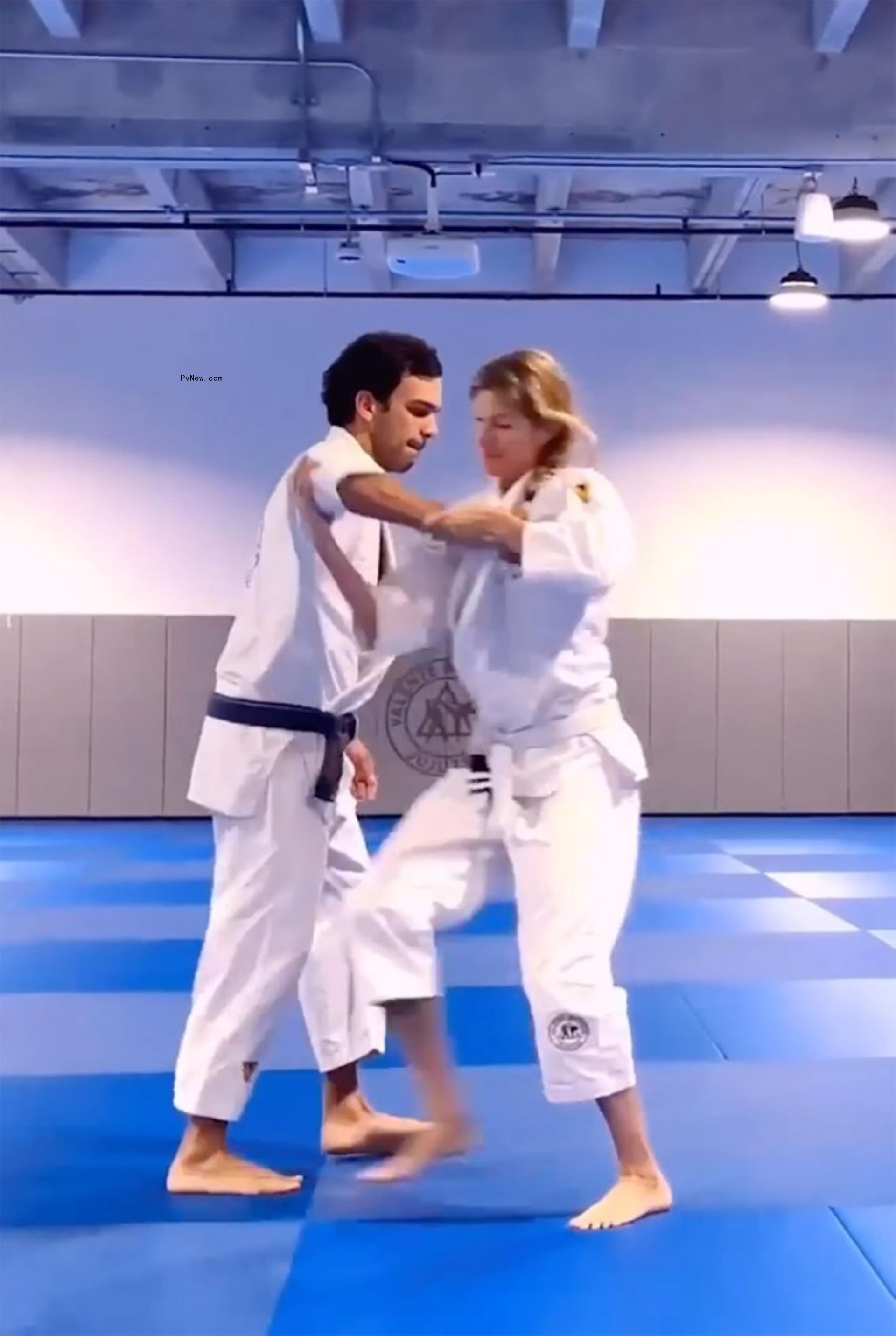 Gisele Bündchen and Joaquim Valente doing jiu-jitsu.