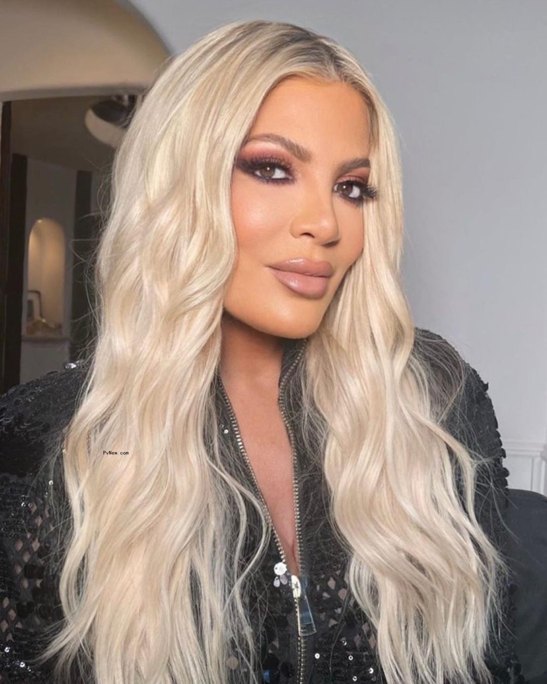 Tori Spelling selfie