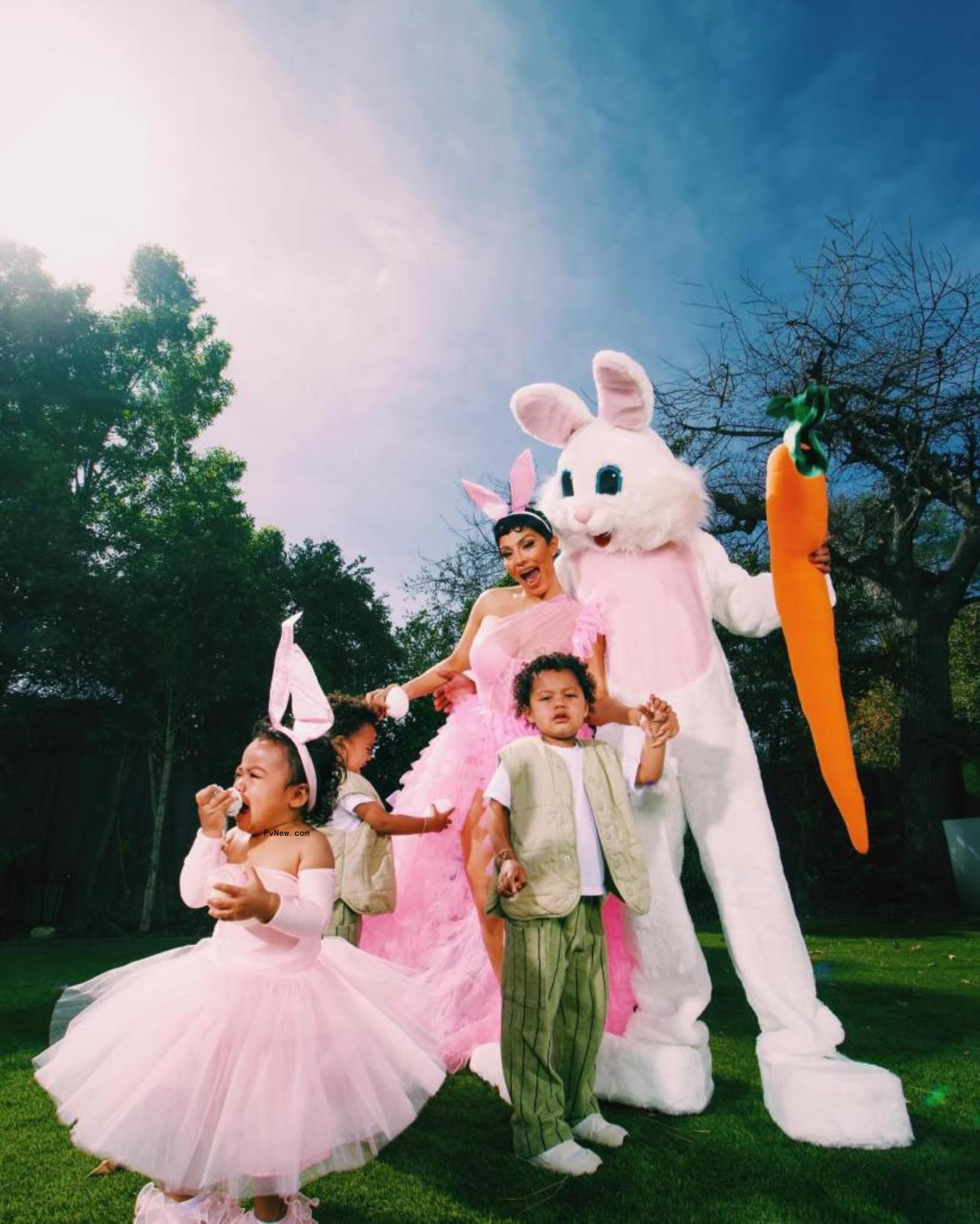 Nick Cannon and Abby De La Rosa with their kids on Easter