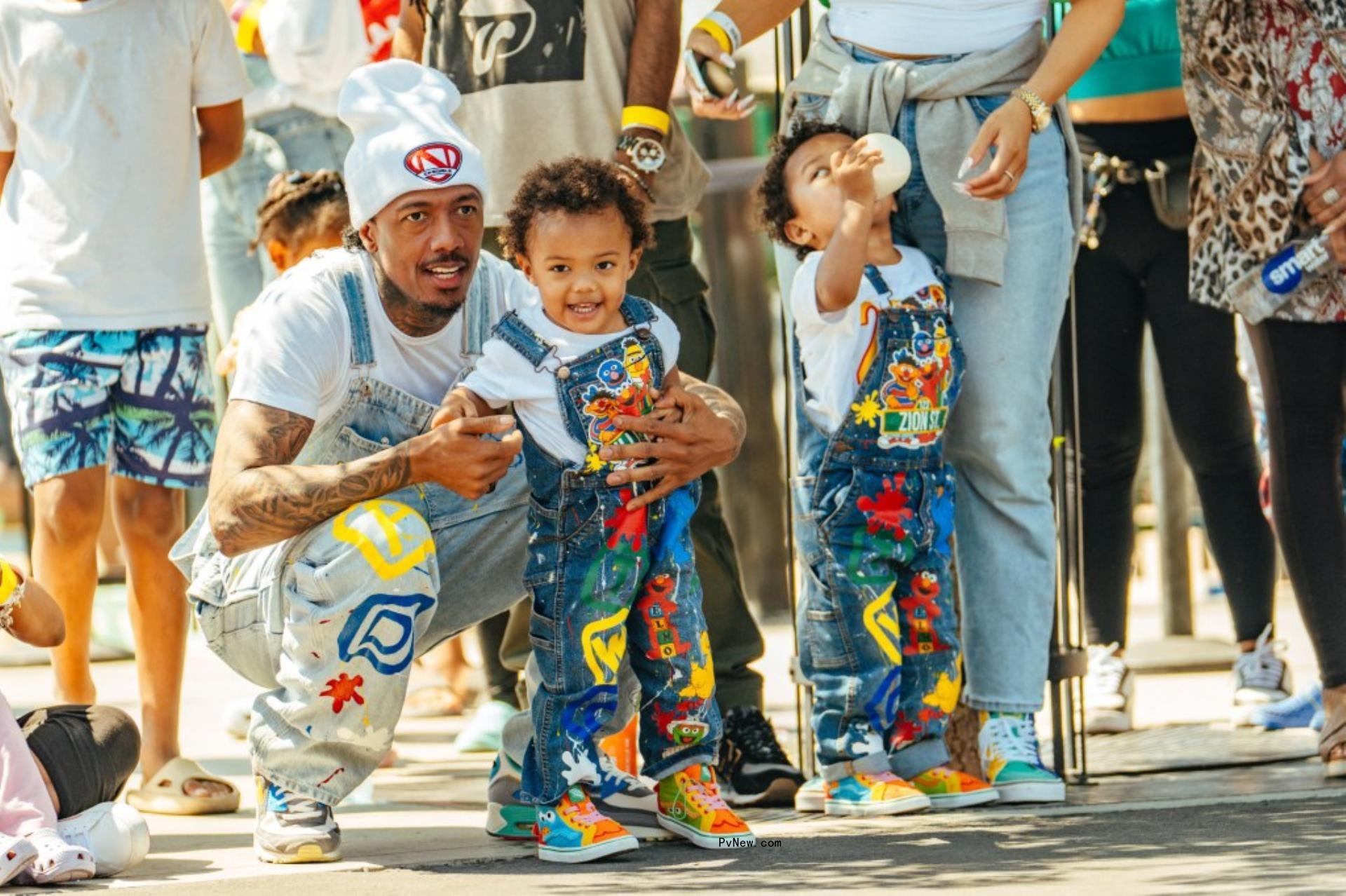 Nick Cannon and Abby De La Rosa with their kids