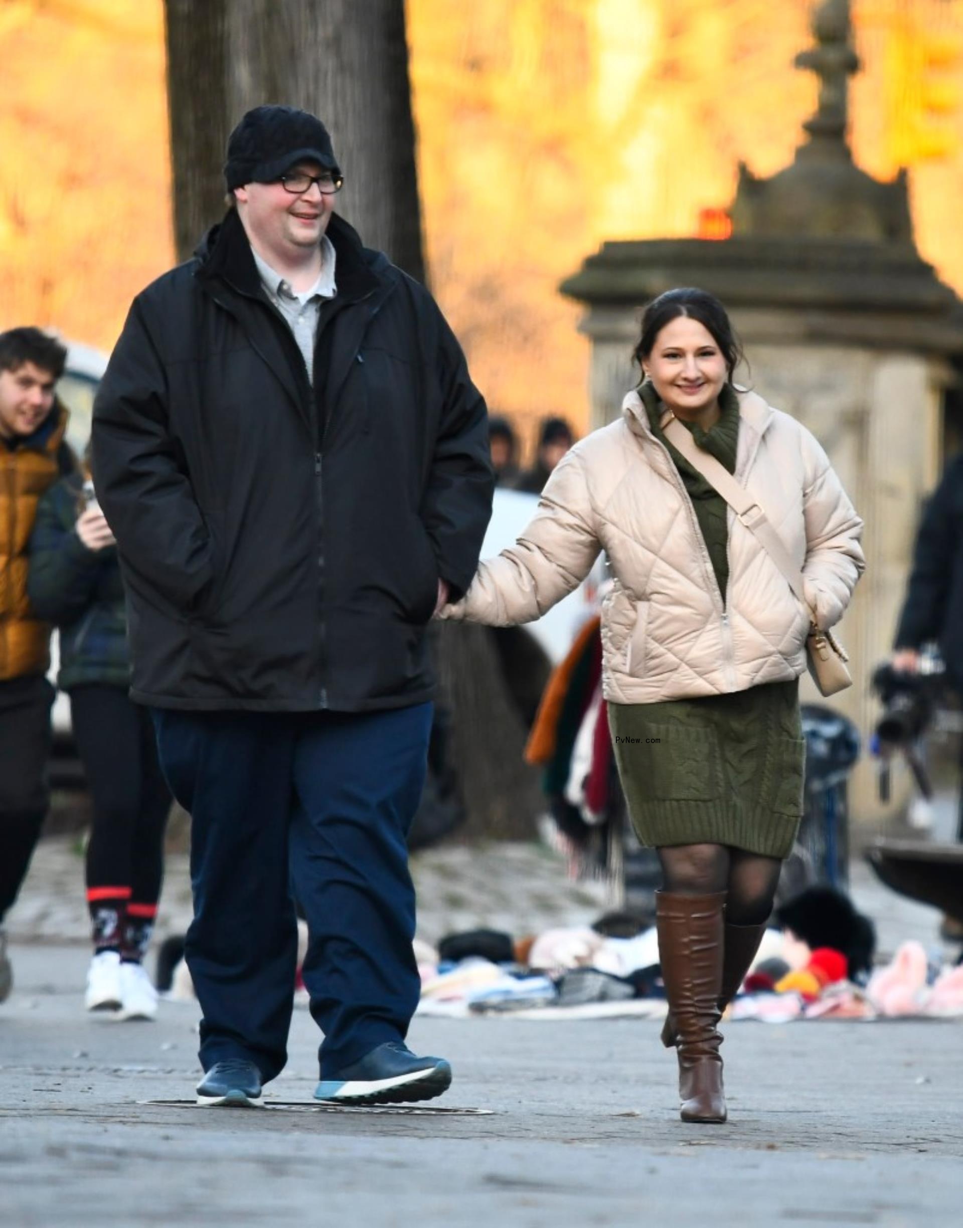 Gypsy Rose Blanchard and Ryan Anderson walking