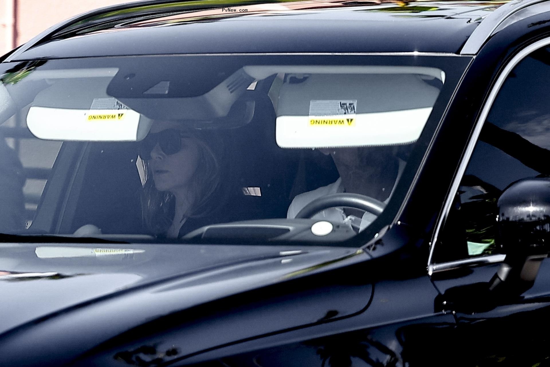 Leo<i></i>nardo DiCaprio going to lunch with an unknown woman.