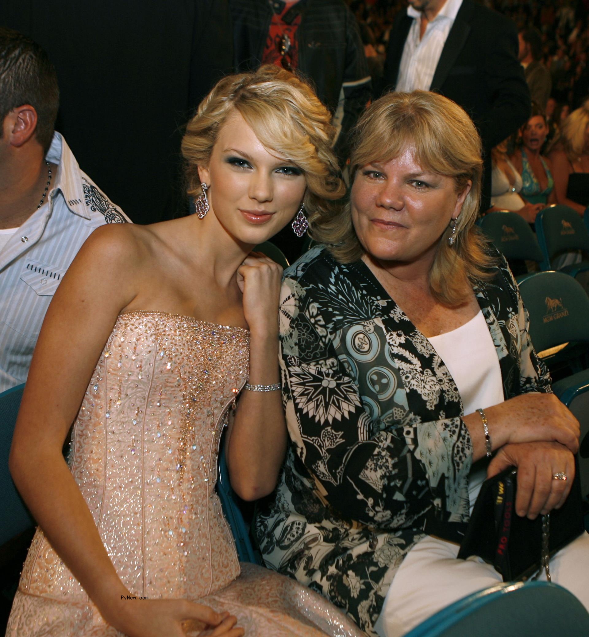 Andrea and Taylor Swift