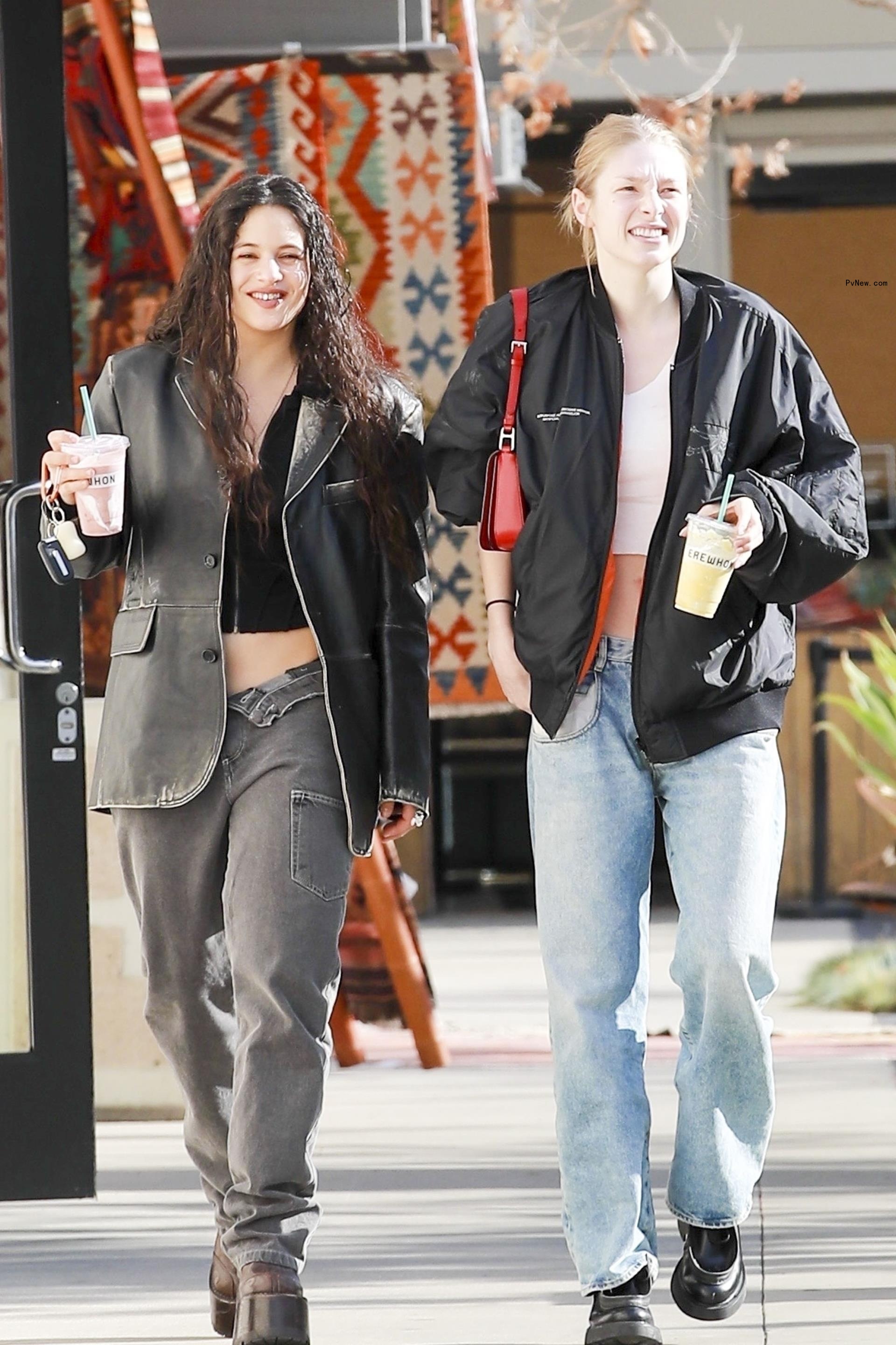 Hunter Schafer and Rosalia grabbing smoothies.