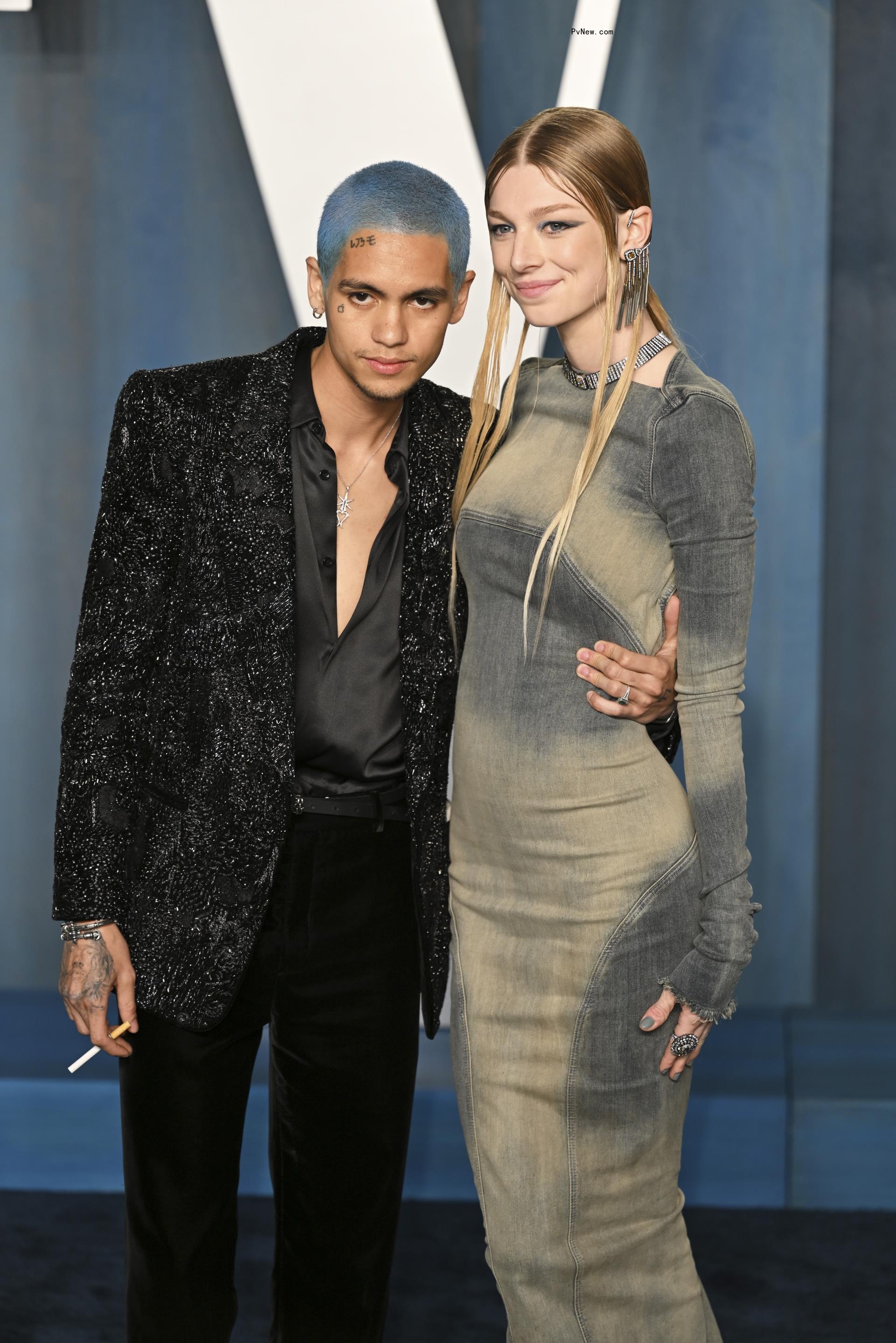 Hunter Schafer and Dominic Fike at the 2022 Vanity Fair Oscar Party.