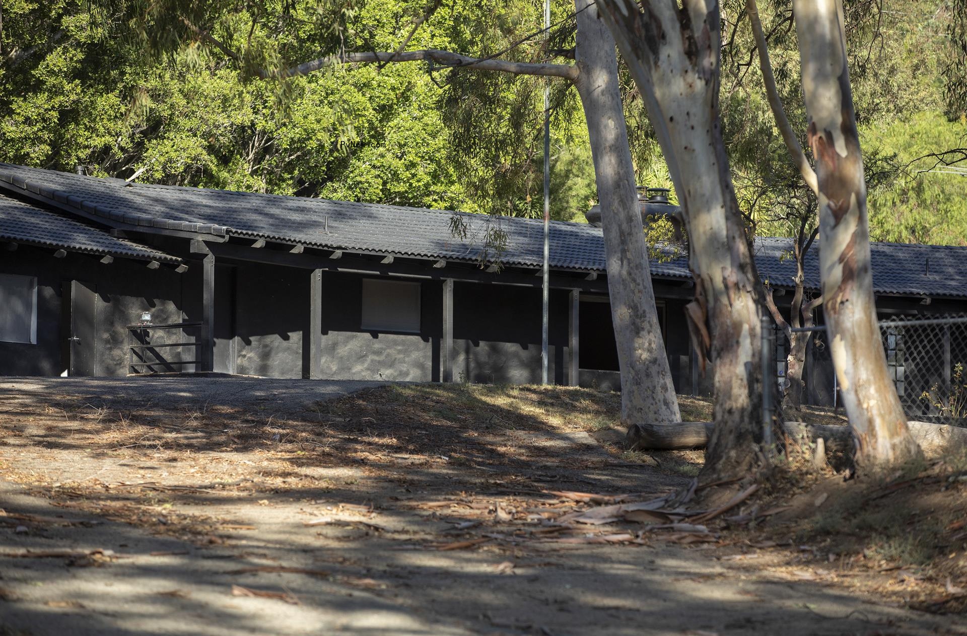 exterior of do<i></i>nda academy