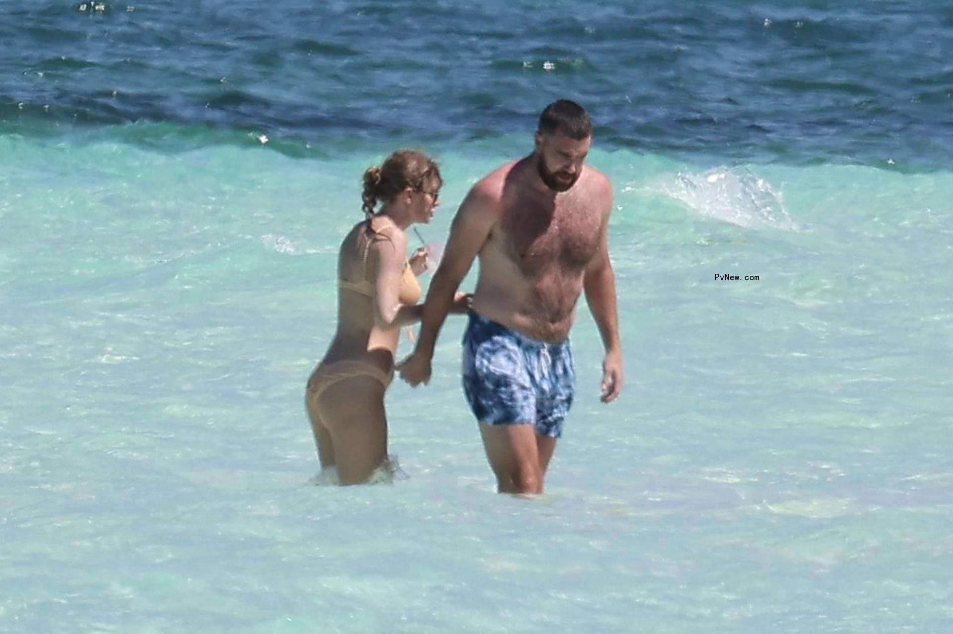 Taylor Swift Travis Kelce swimming