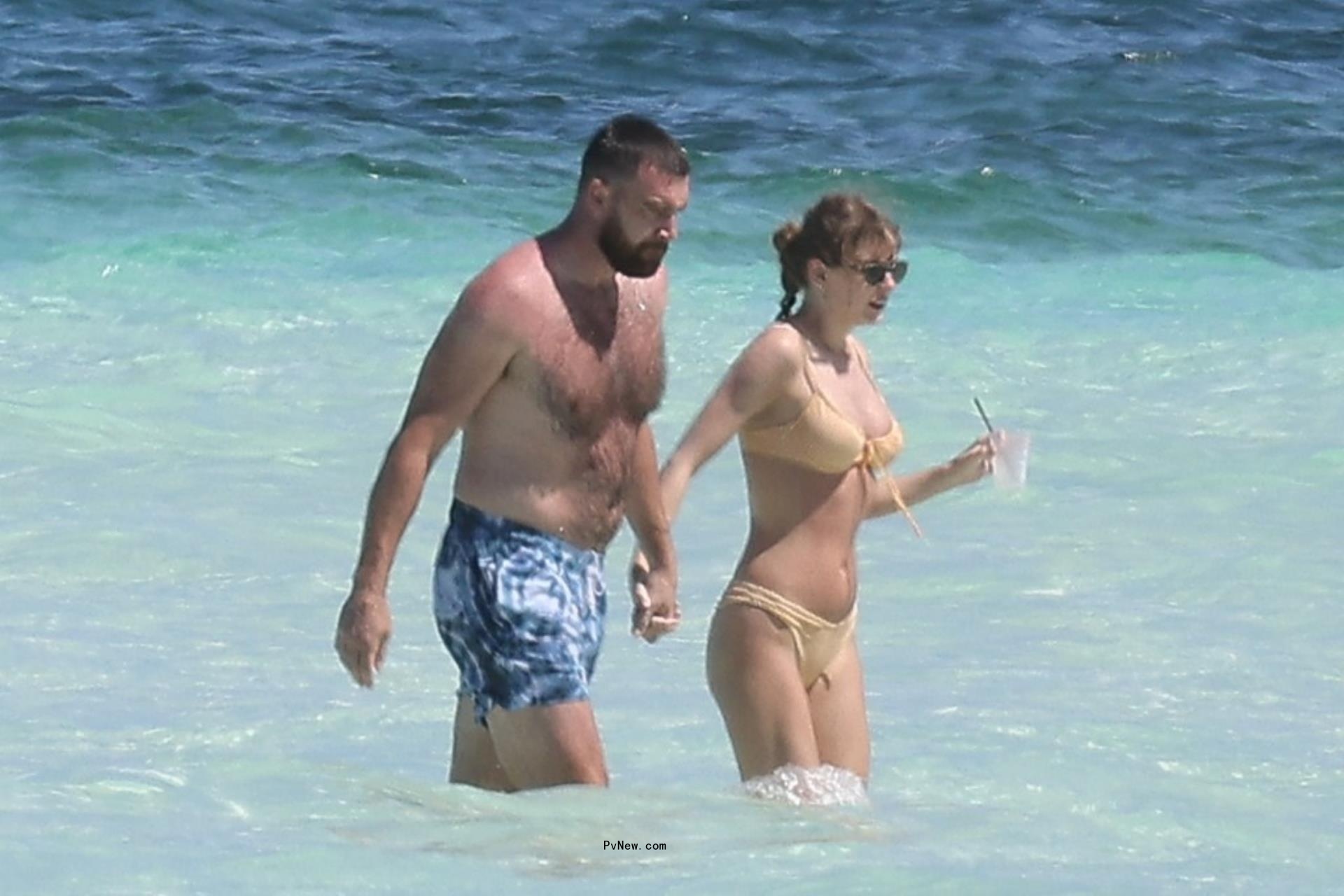 Taylor Swift Travis Kelce PDA