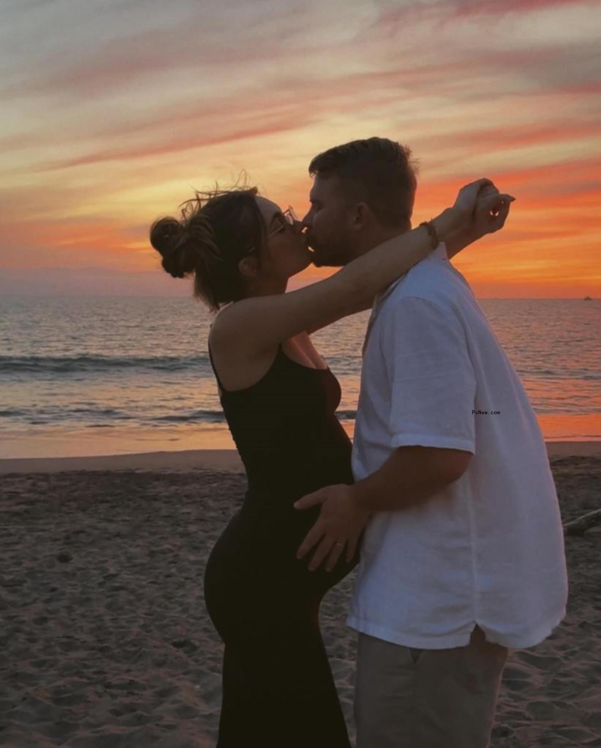 Aspyn Ovard, Parker Ferris kissing