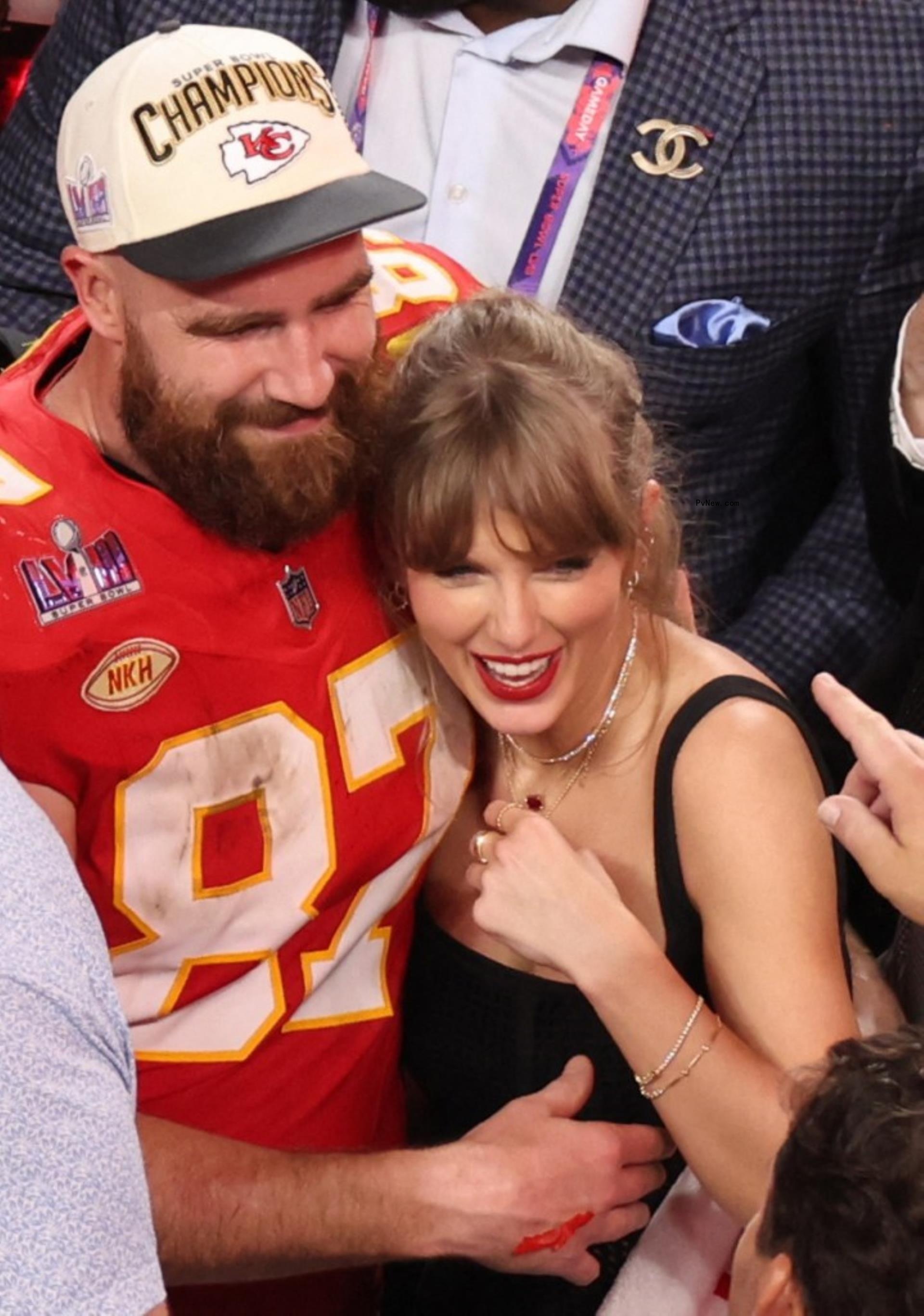Travis Kelce and Taylor Swift hugging.