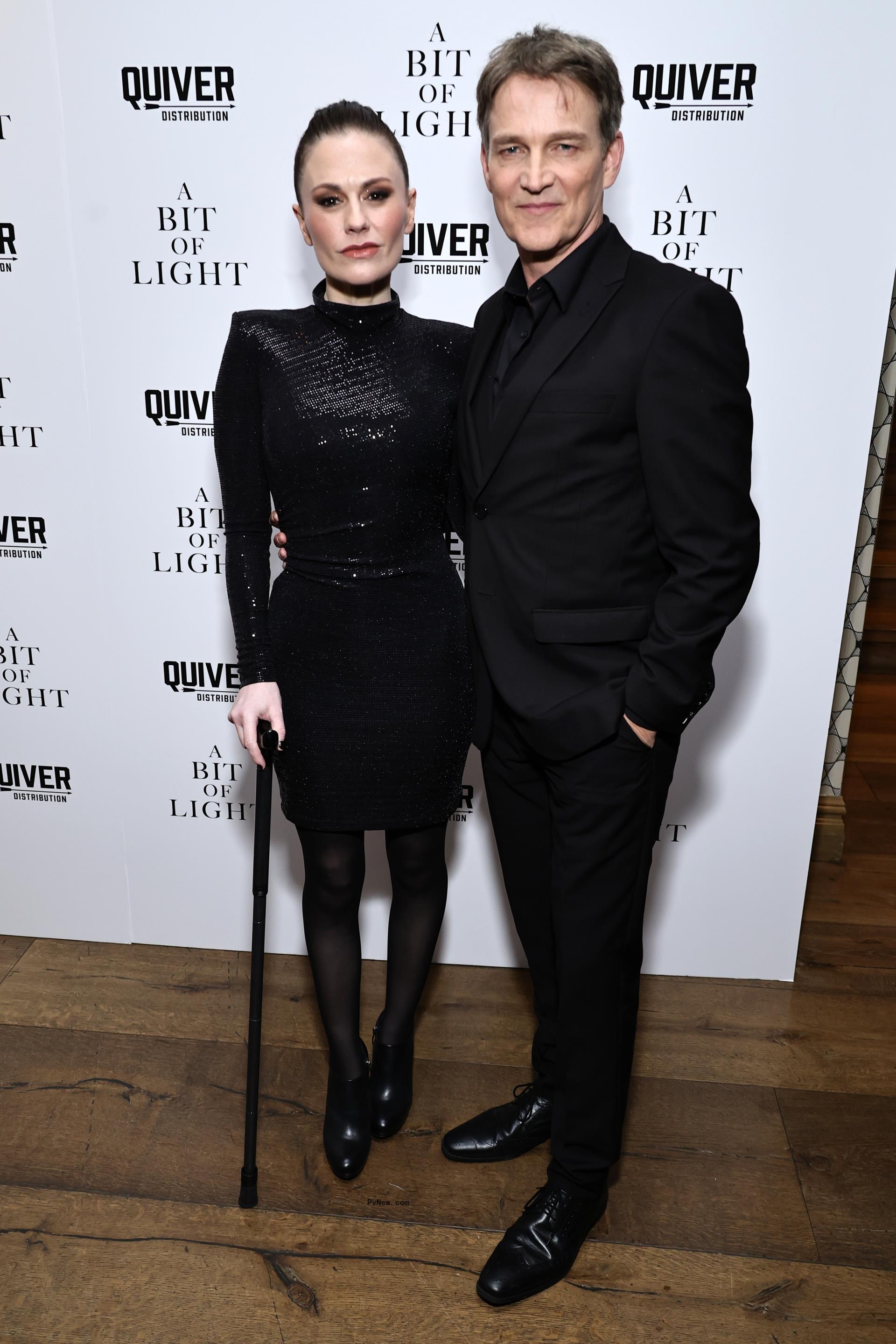 Anna Paquin and Stephen Moyer posing