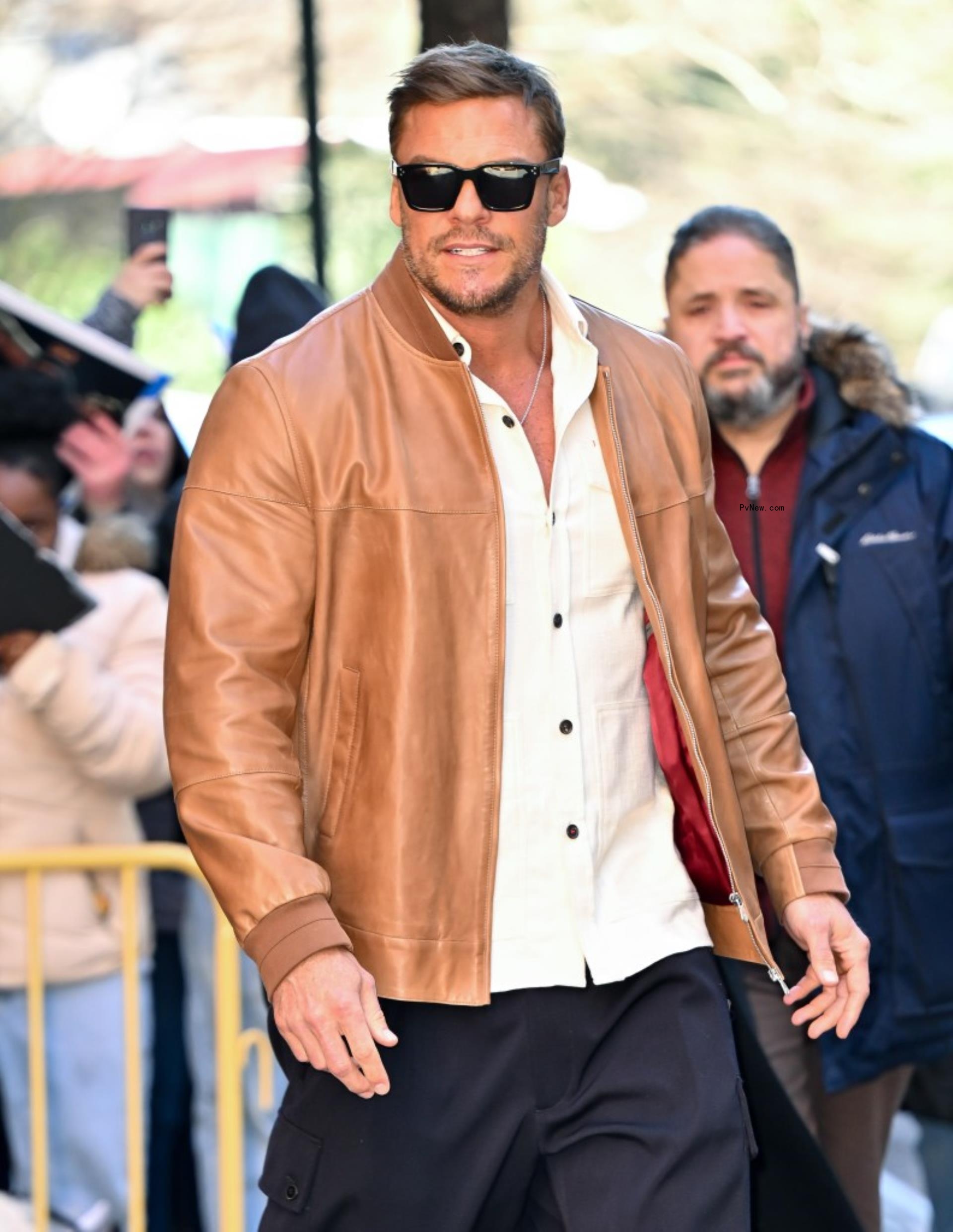 Alan Ritchson walking