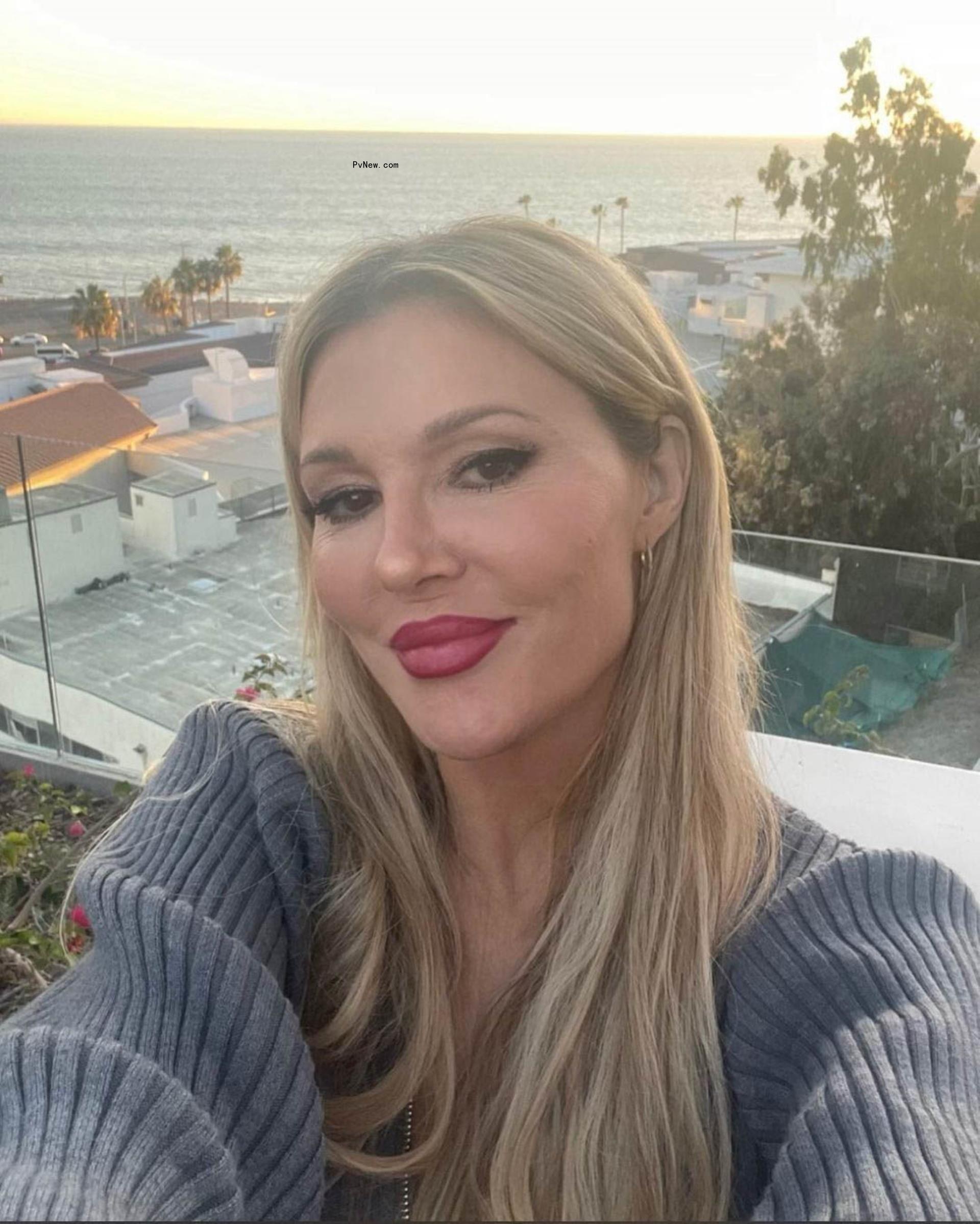 brandi glanville selfie