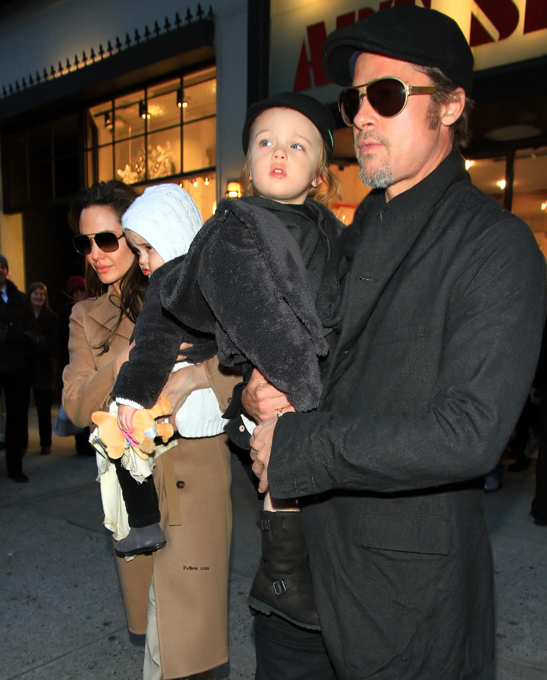 Angelina Jolie, Brad Pitt and twins Knox and Vivienne