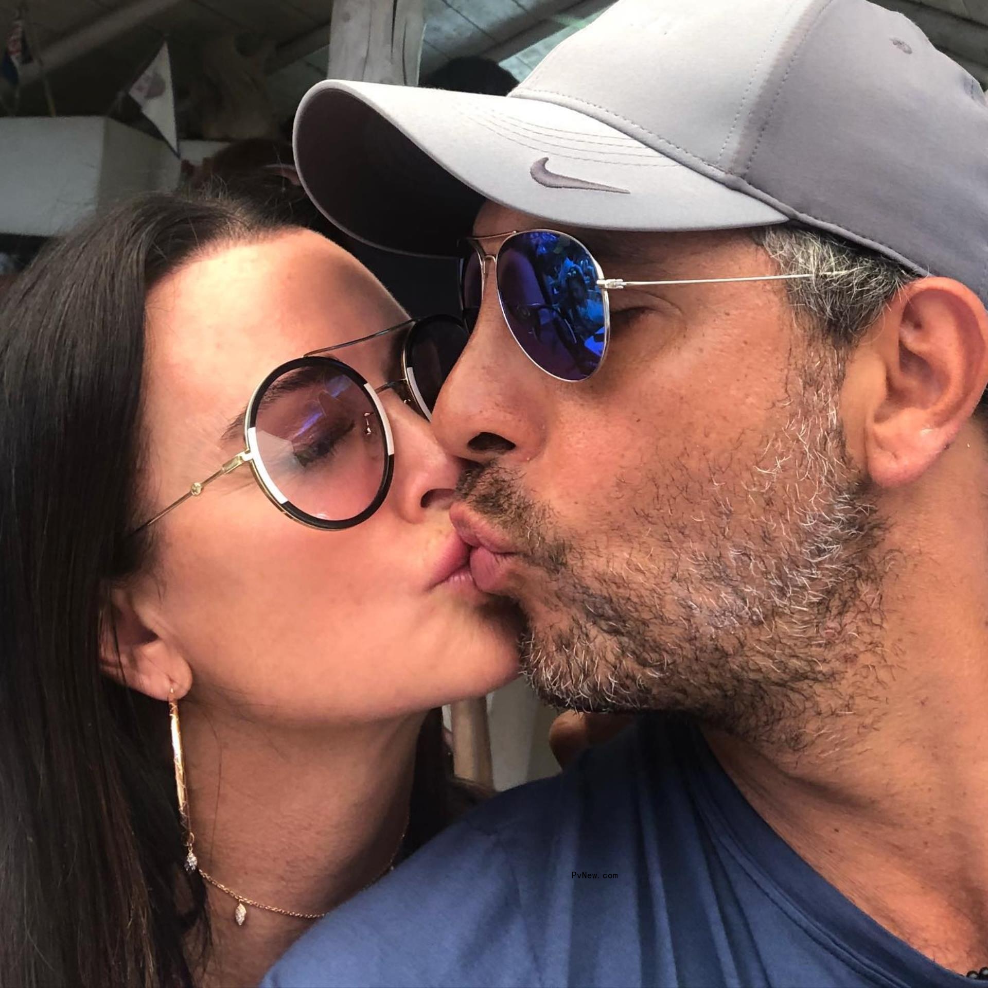 kyle richards and mauricio umansky kissing