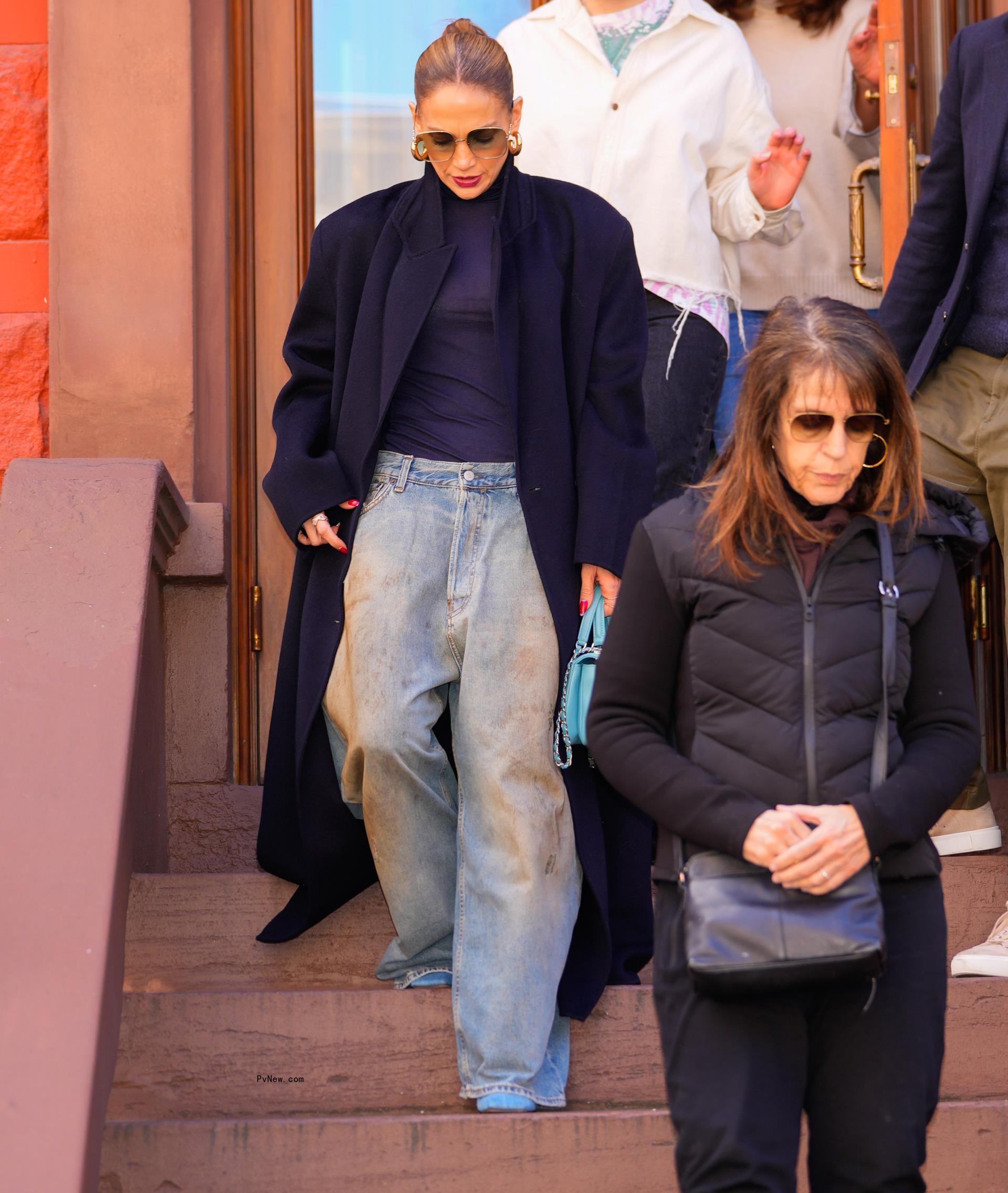 Jennifer Lopez wearing dirty jeans around New York City