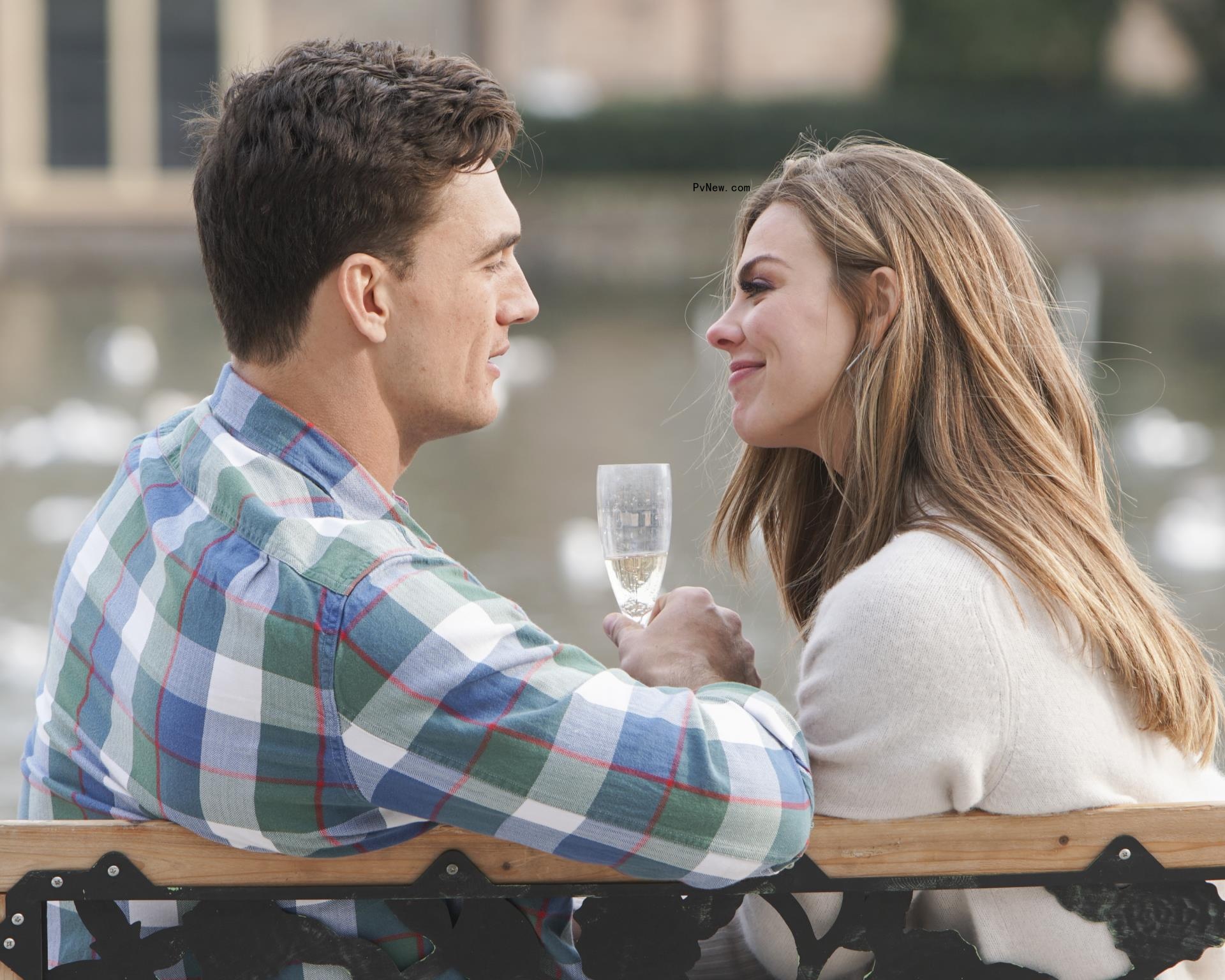 Tyler Cameron and Hannah Brown sitting together 