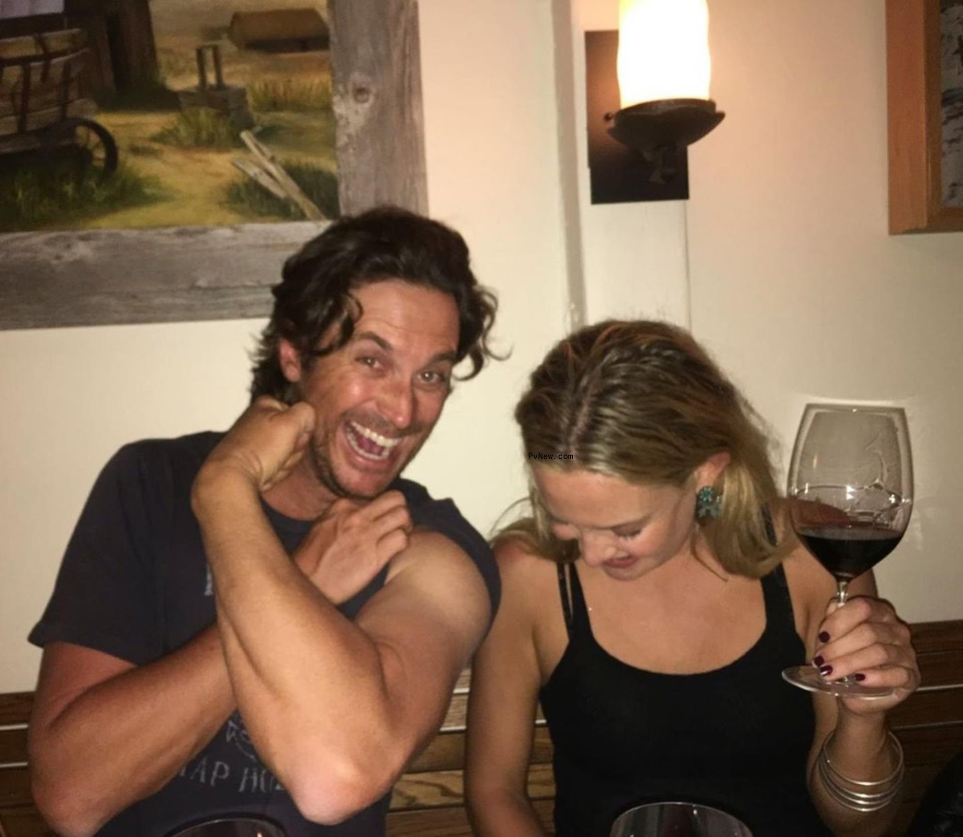 Oliver and Kate Hudson being silly.