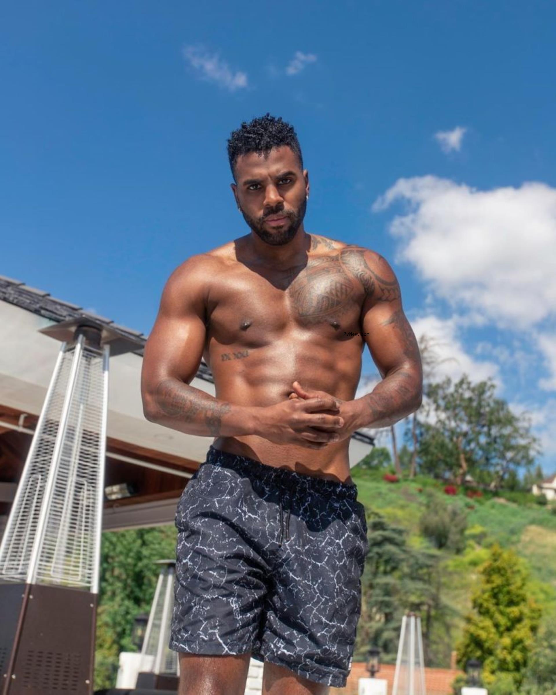 Jason Derulo shirtless