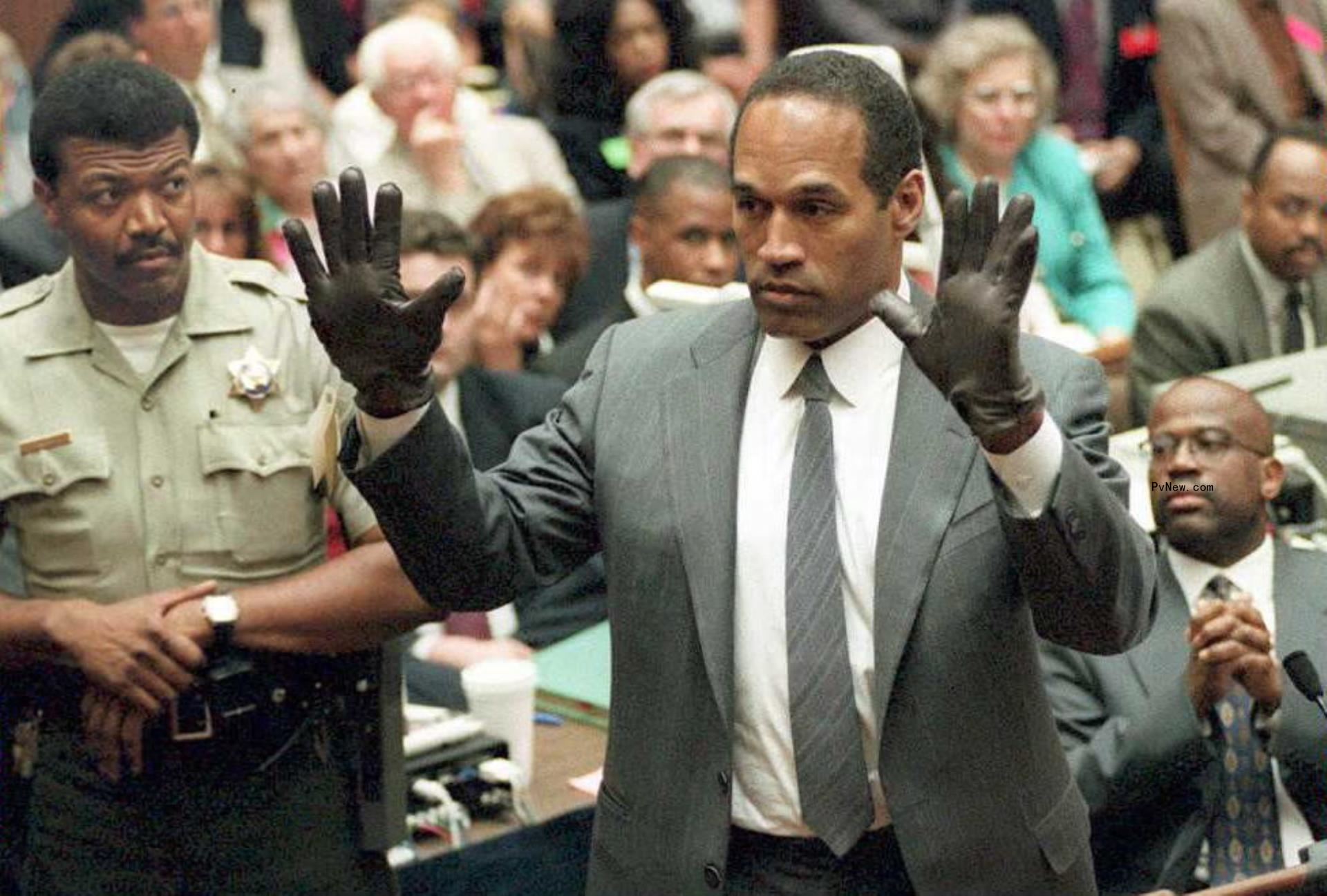 oj simpson holding up gloved hands at trial