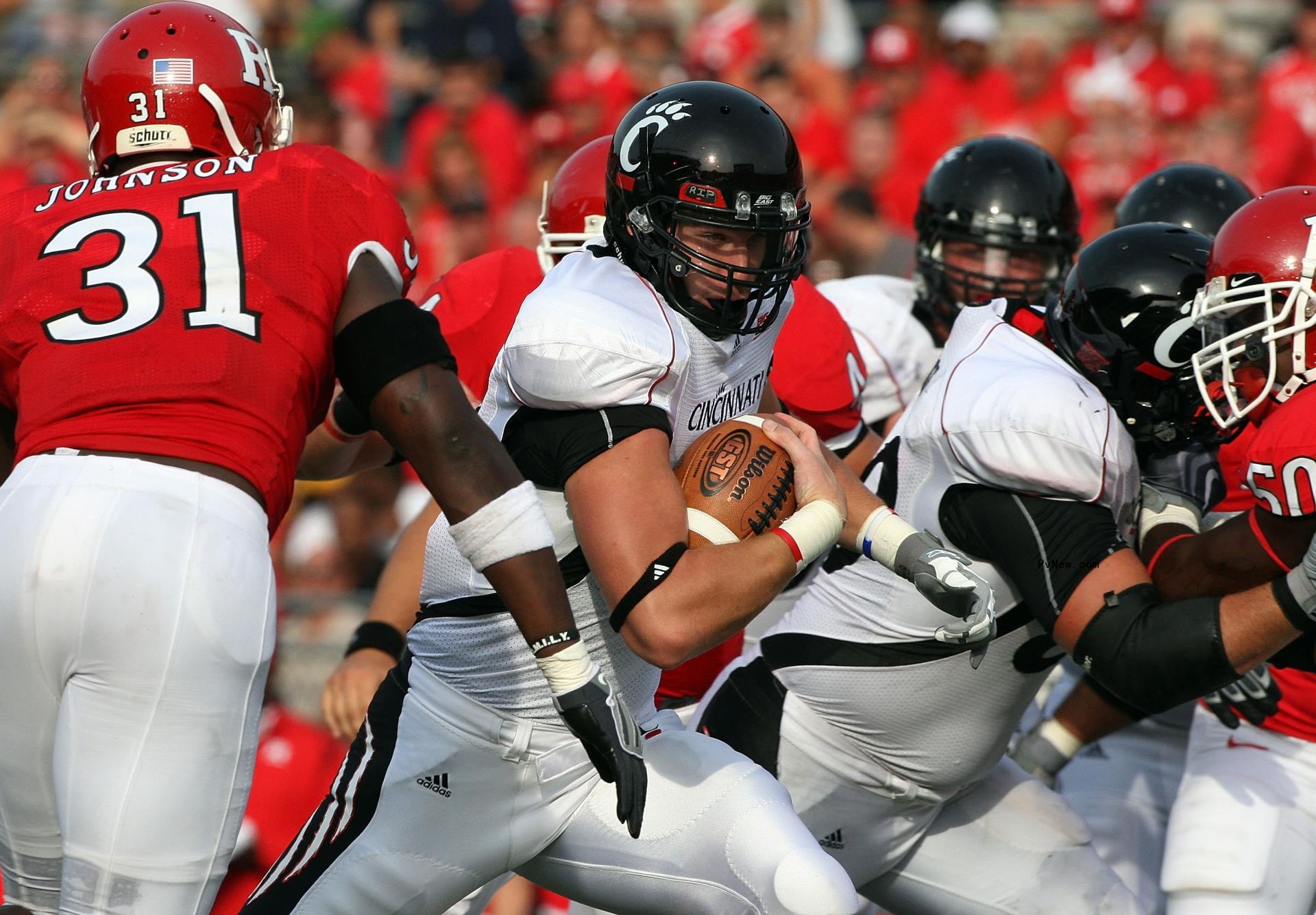 Travis Kelce playing college football.