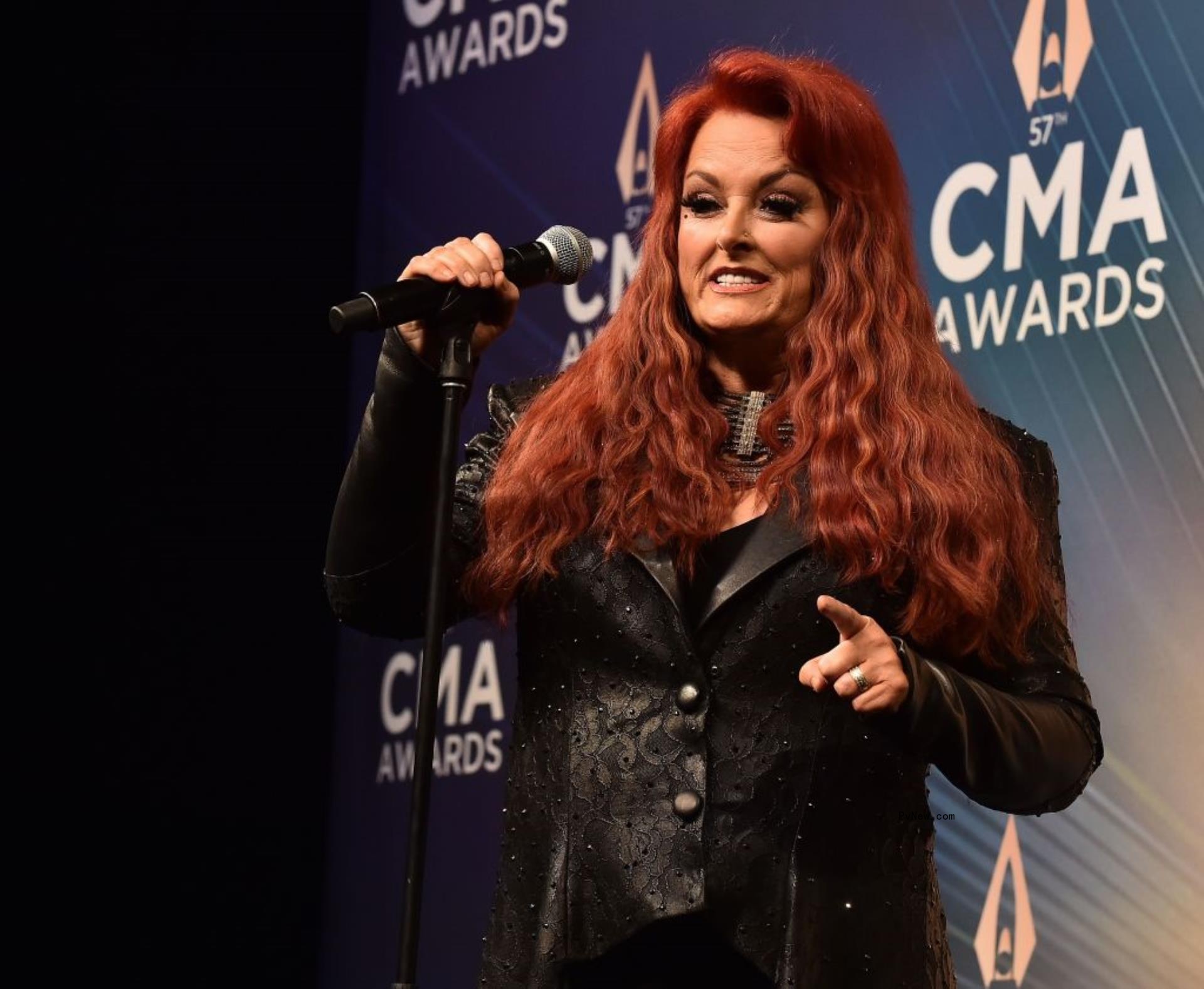 Wyno<i></i>nna Judd smiling