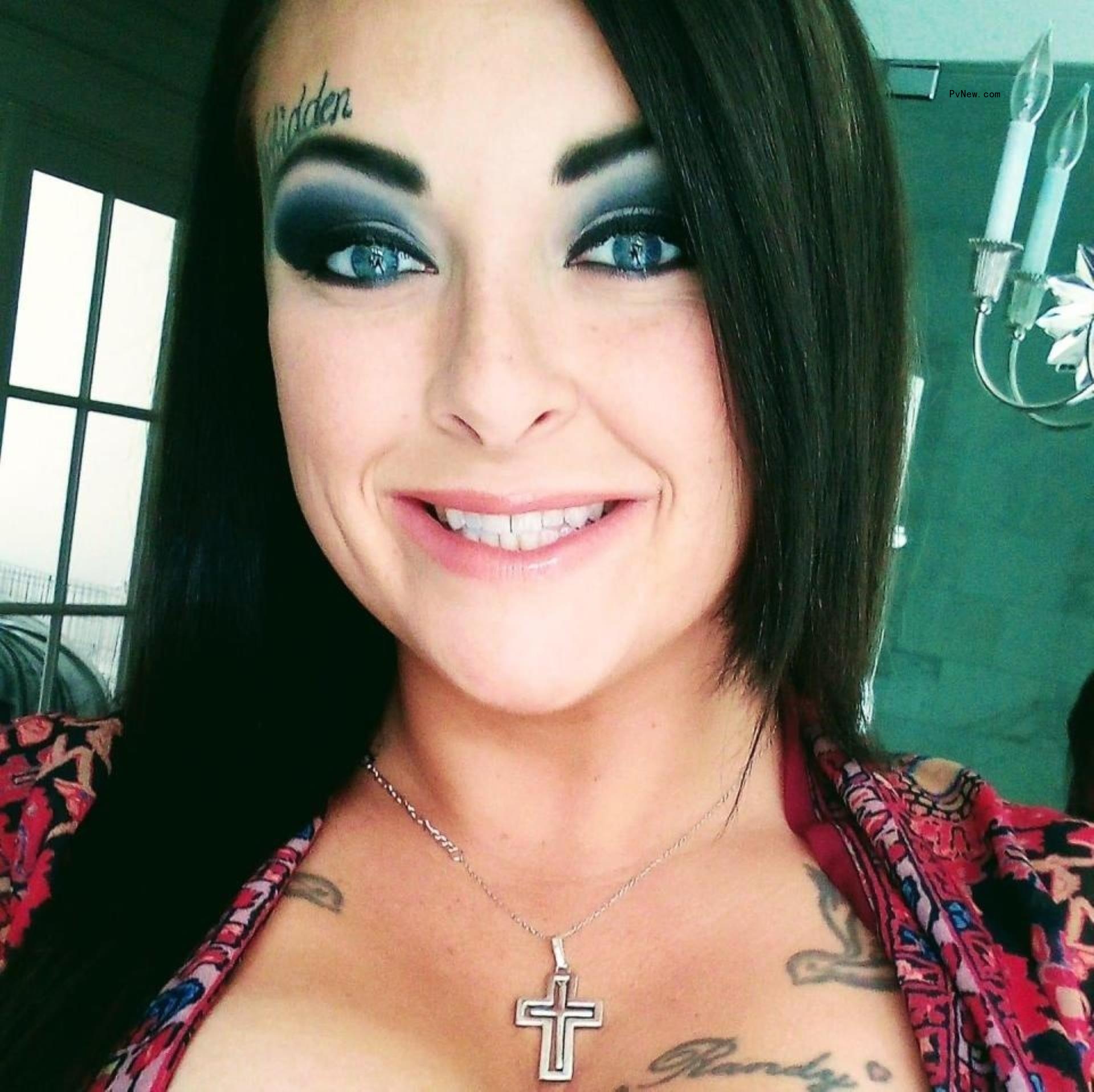 Wyno<i></i>nna Judd's daughter Grace Kelley selfie