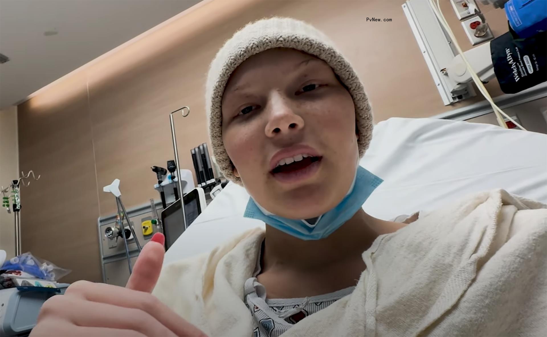 isabella strahan in a hospital bed taking a selfie