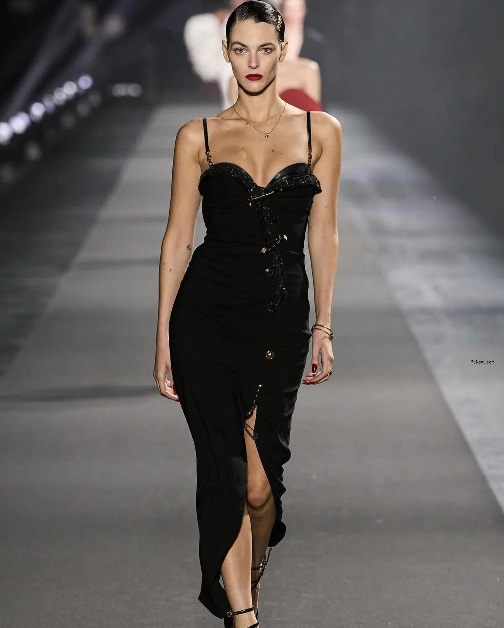 Vittoria Ceretti on the runway.