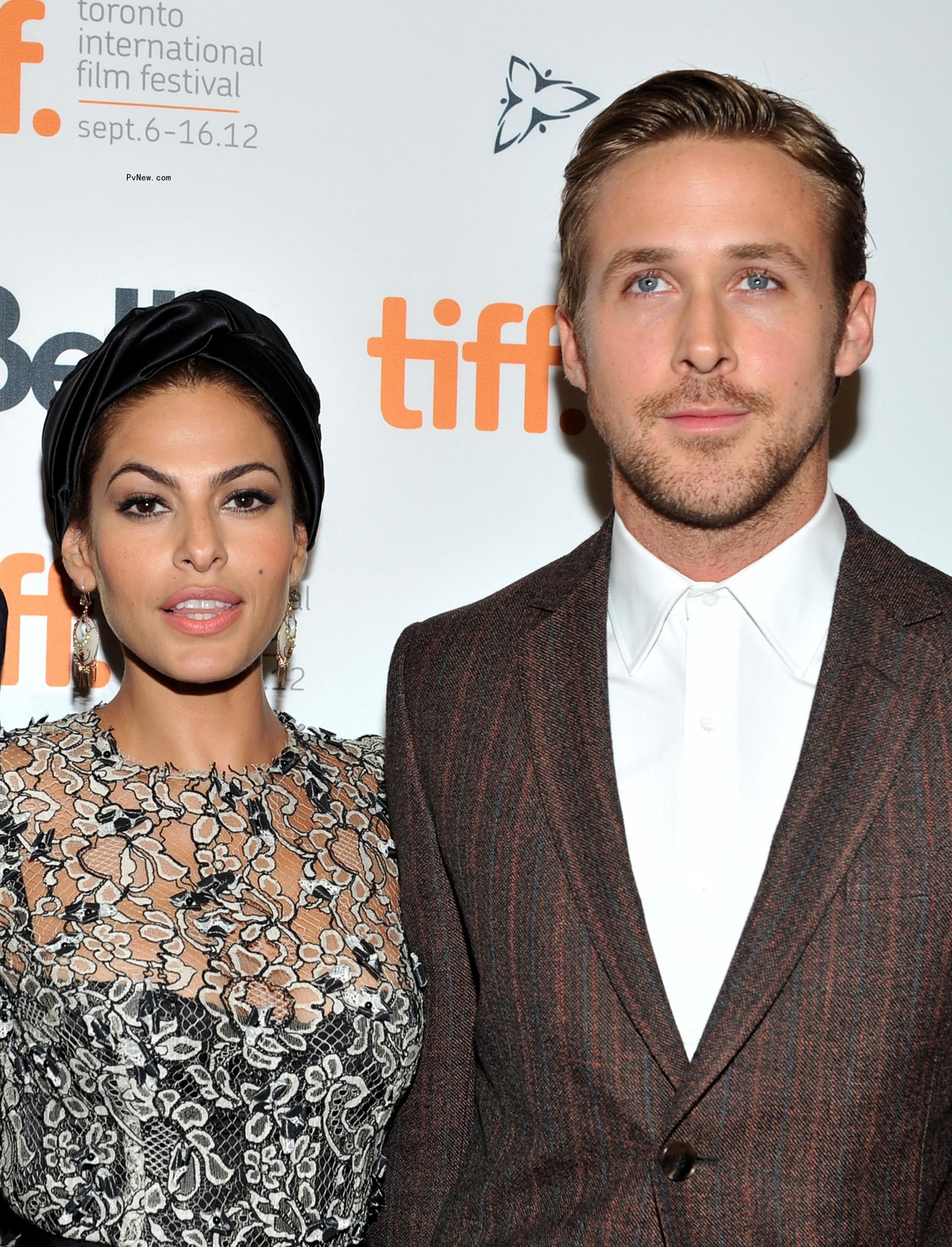 Eva Mendes and Ryan Gosling posing together