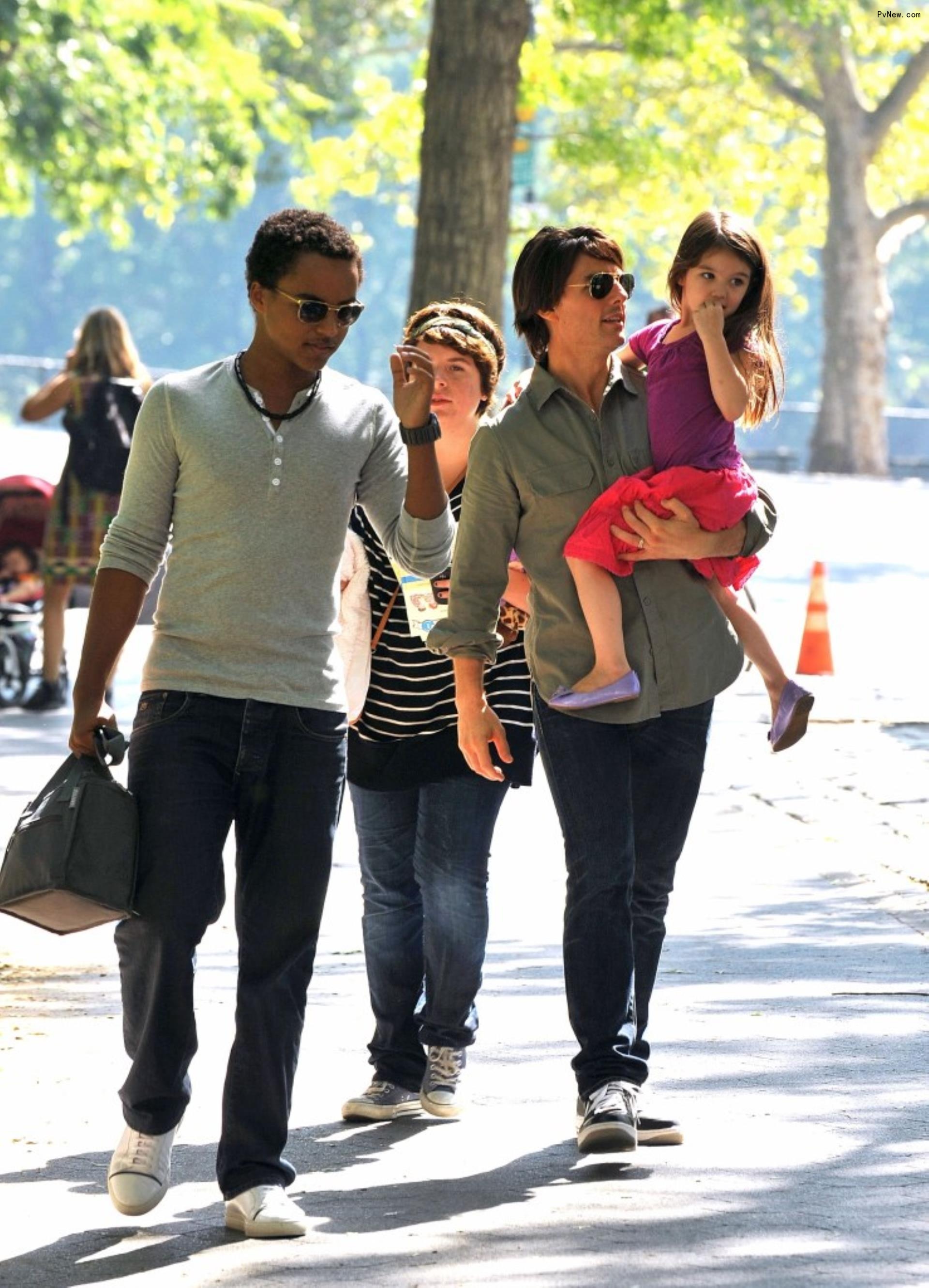 Tom Cruise holds Suri Cruise as they walk with Bella and Co<i></i>nnor Cruise.