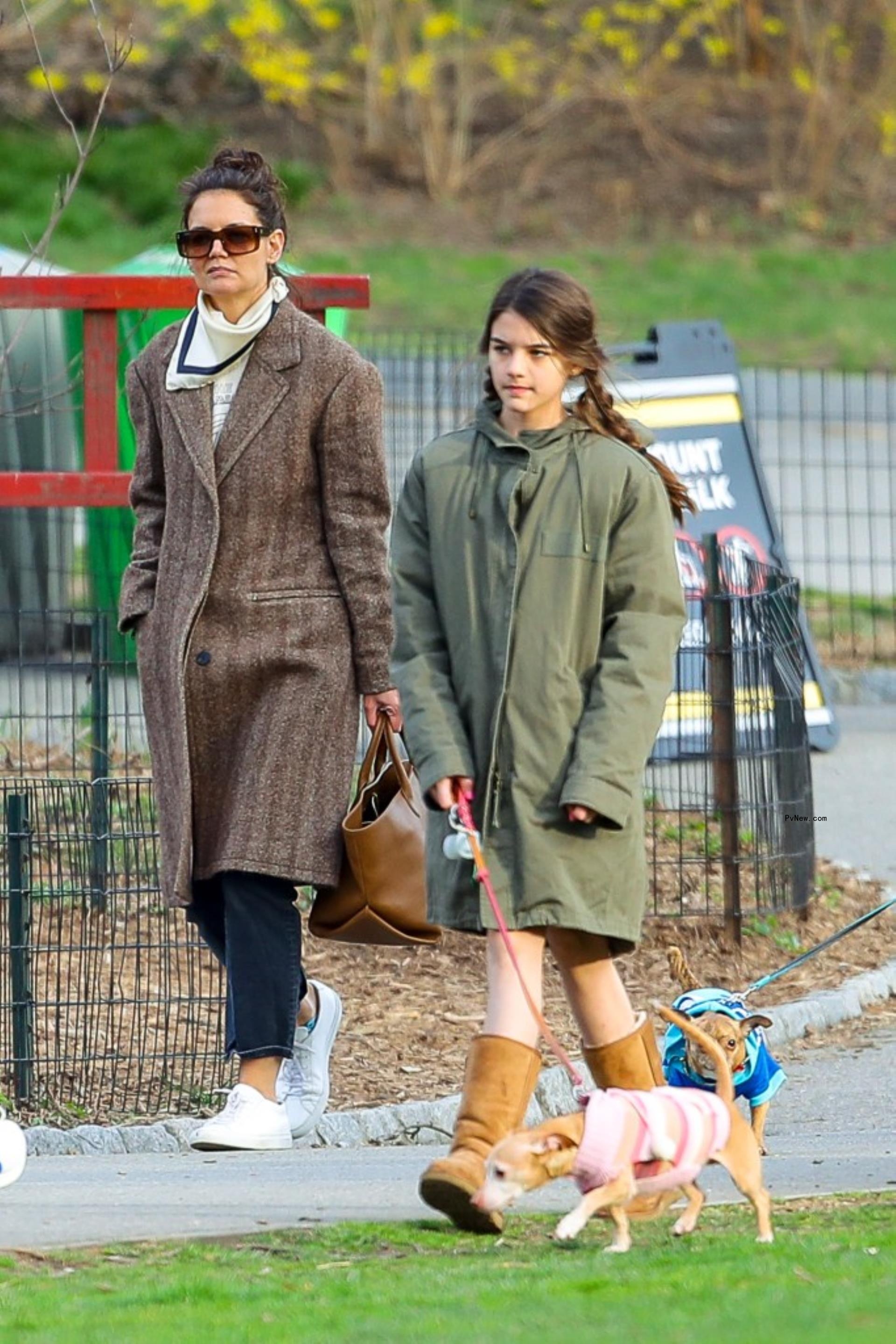 Suri Cruise and Katie Holmes go dog walking in Central Park, NYC.