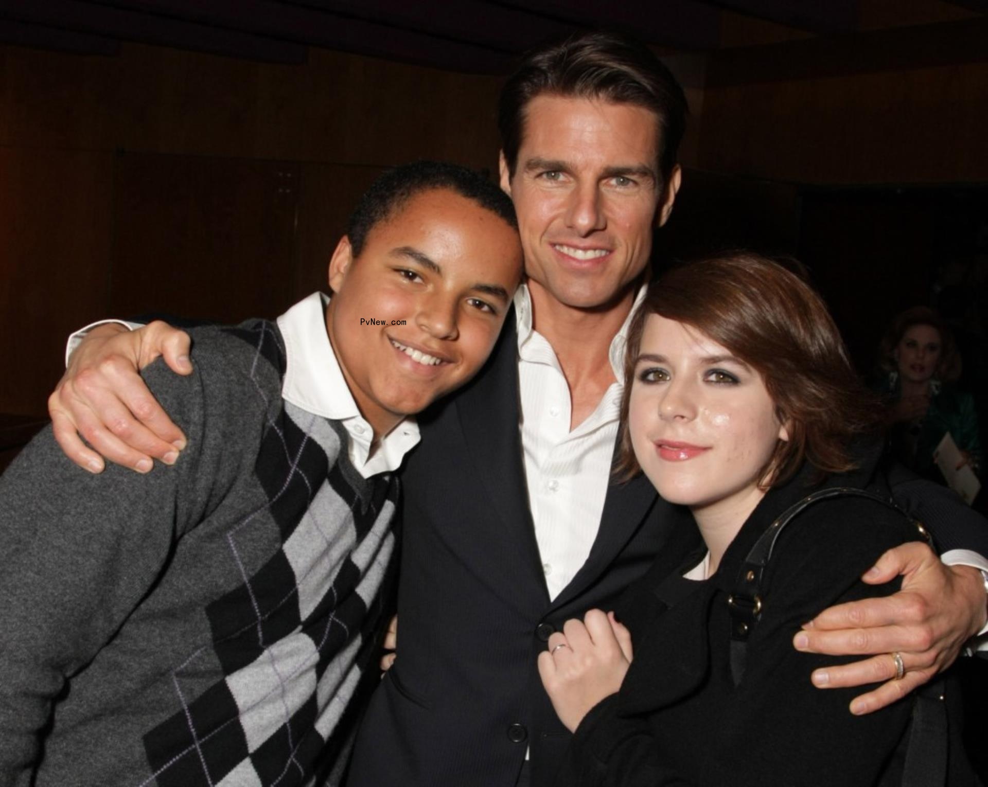 Tom Cruise hugs his children, Bella and Co<i></i>nnor Cruise.