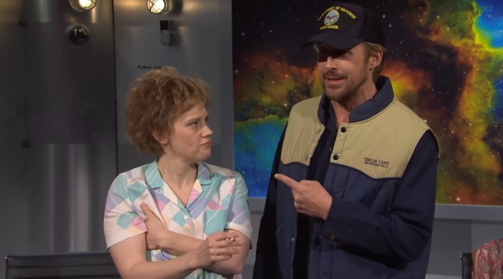 Ryan Gosling, Kate McKinnon break character – again – while reprising alien abduction skit on ‘SNL’