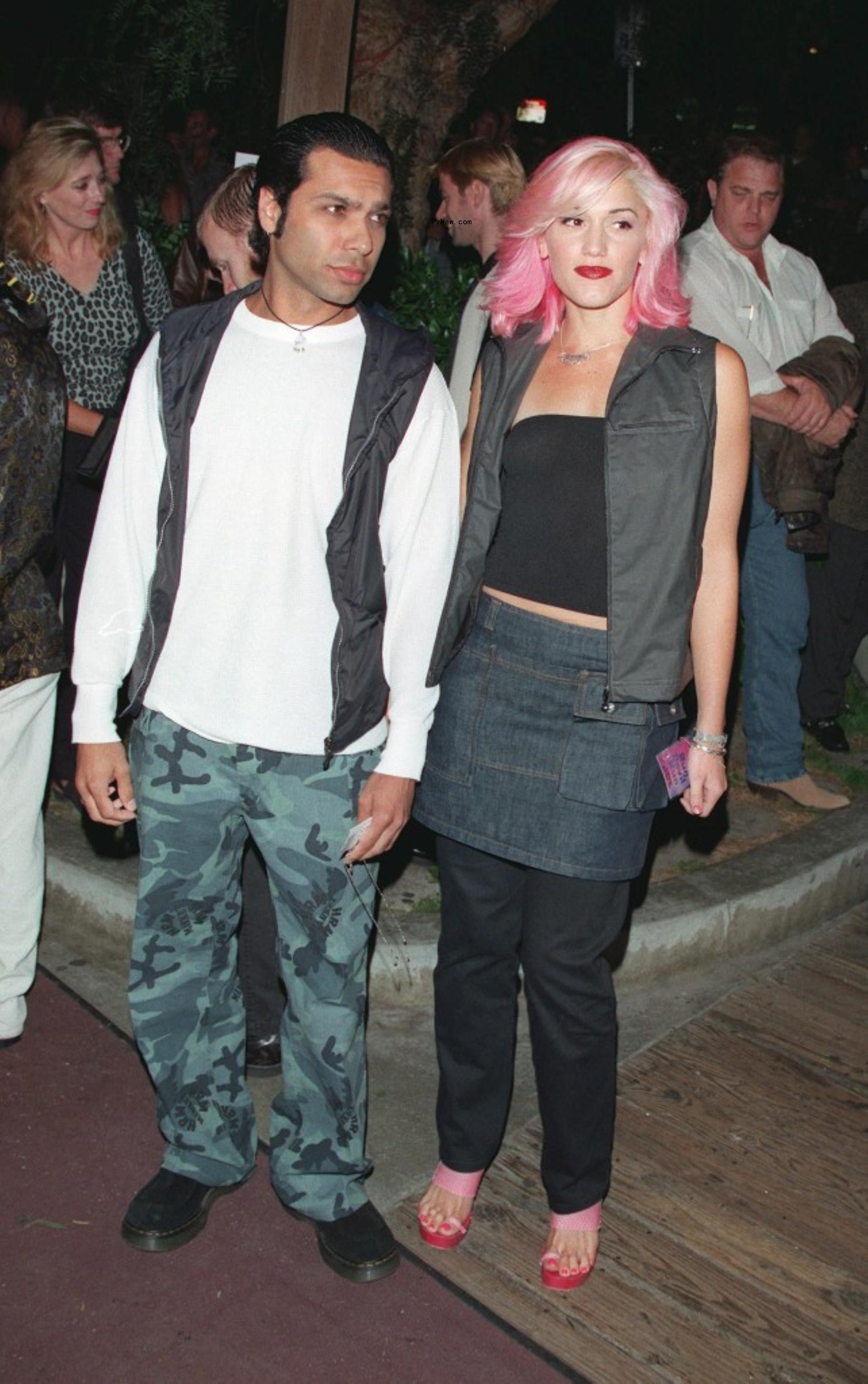 A photo of Gwen Stefani and bassist Tony Kanal