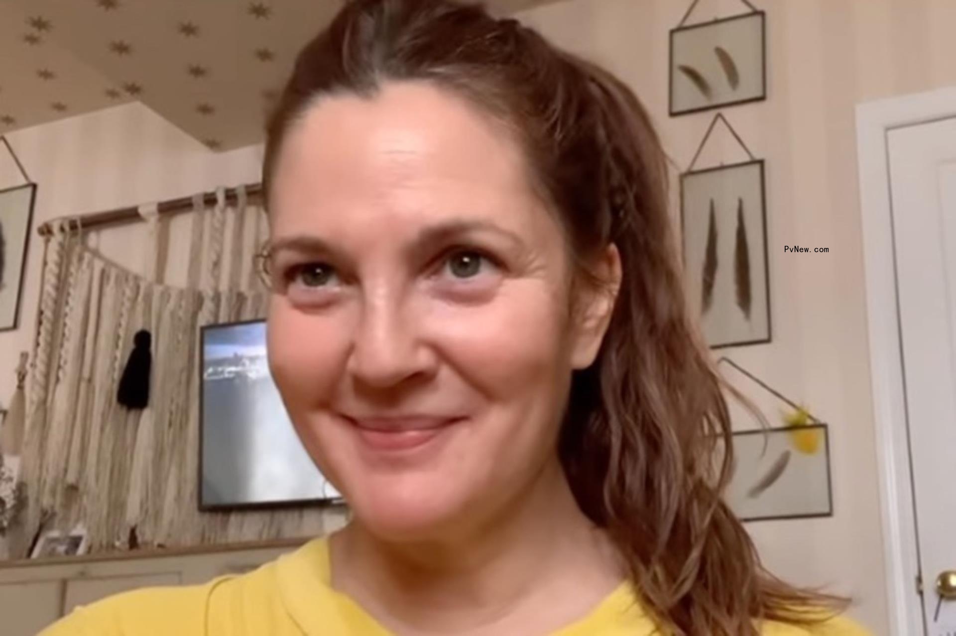 Drew Barrymore selfie