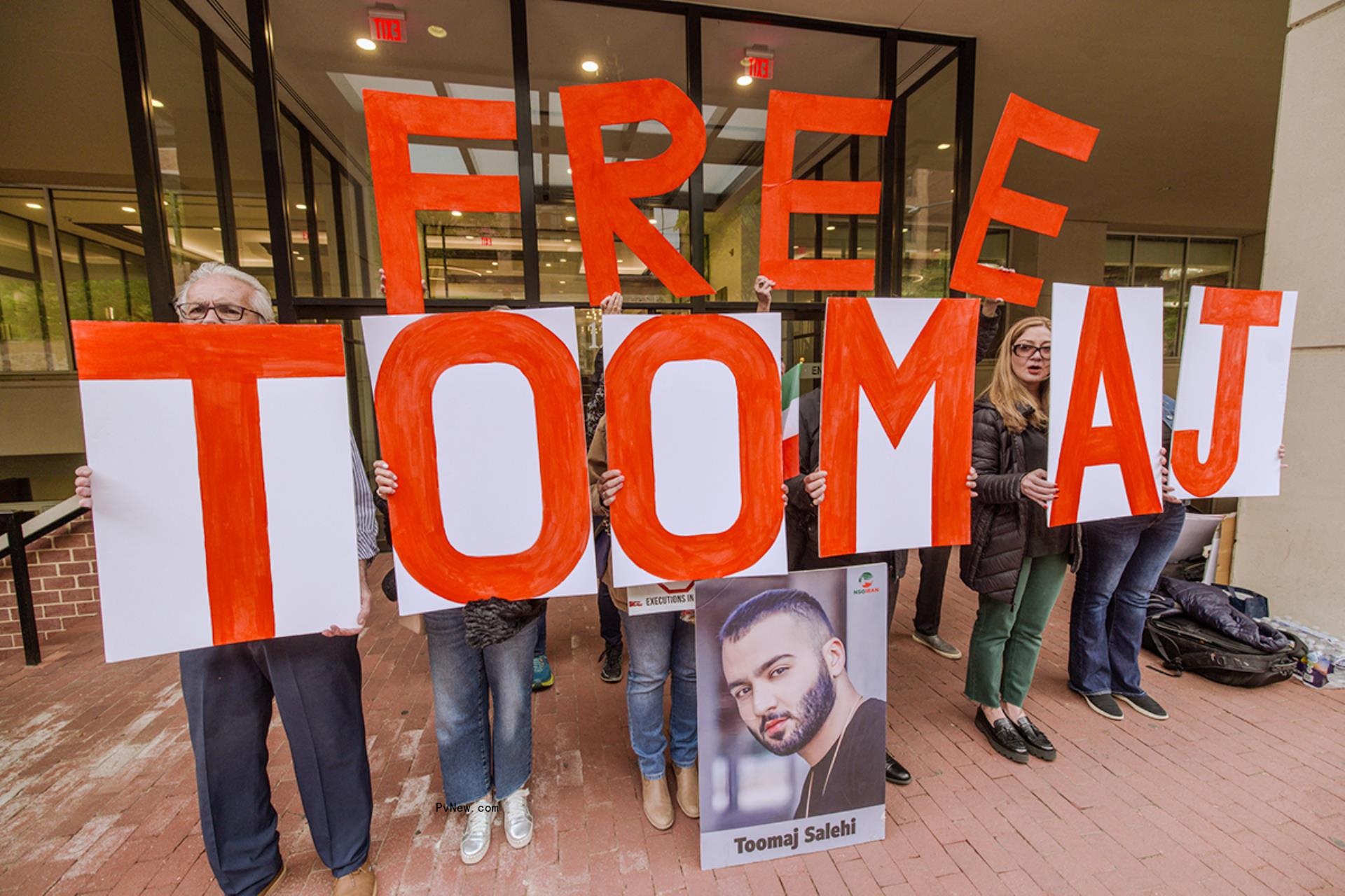 Relatives and Associates of Toomaj Salehi, Iranian Rapper Sentenced to Death, Speak Up: ‘He Has Been Co<i></i>ndemned to Death for His Music’