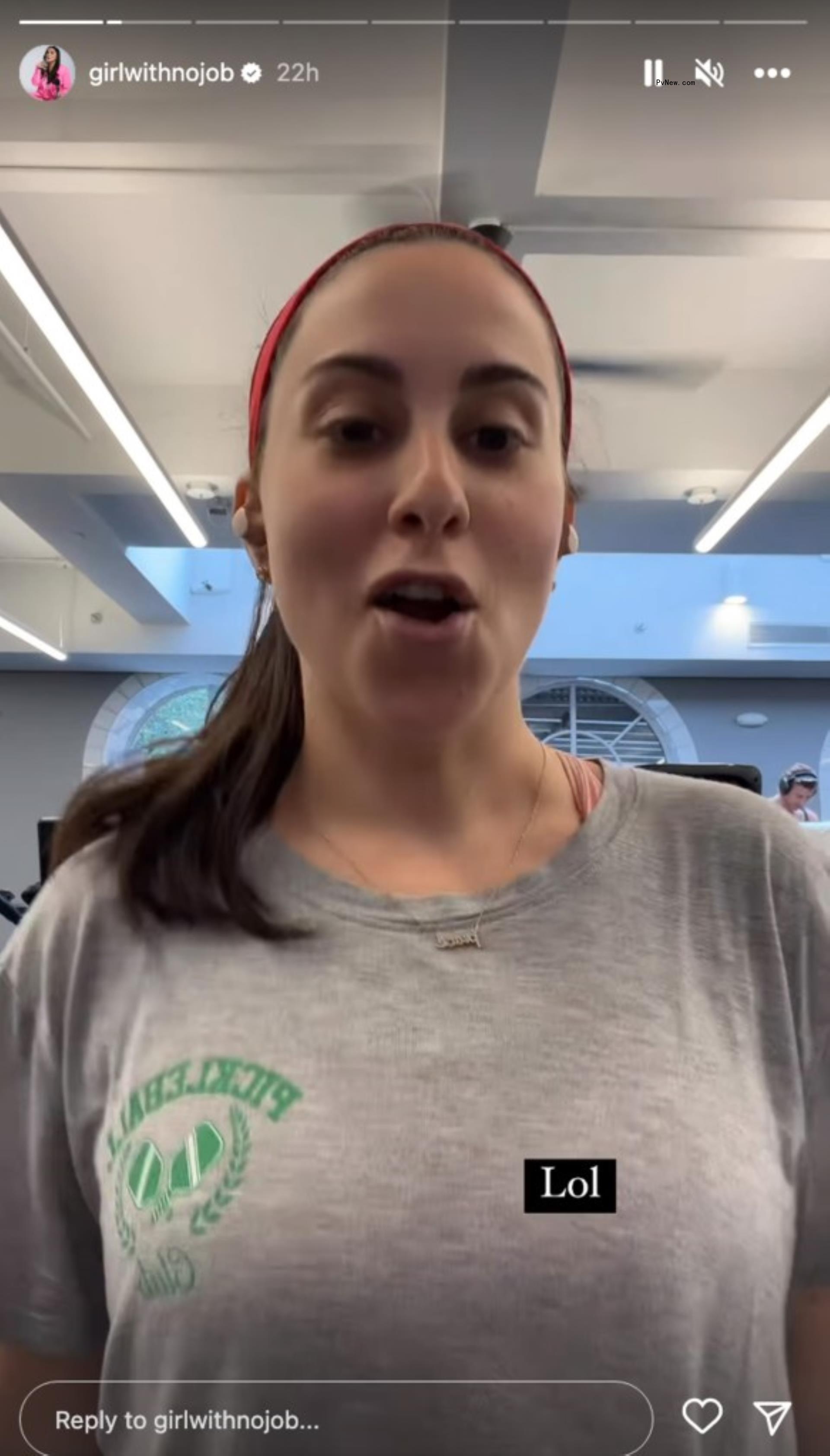 Claudia Oshry working out.