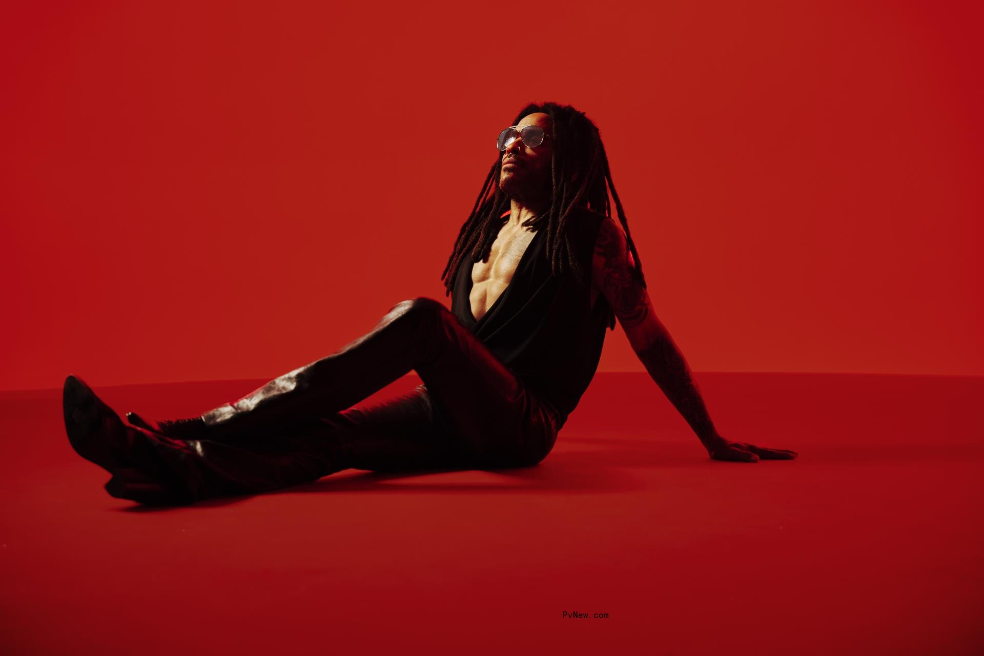 Lenny Kravitz Talks Partnering With Ray-Ban, His Upcoming Album ‘Blue Electric Light’ and Working Out in Leather Pants: ‘I Know What I’m Doing’