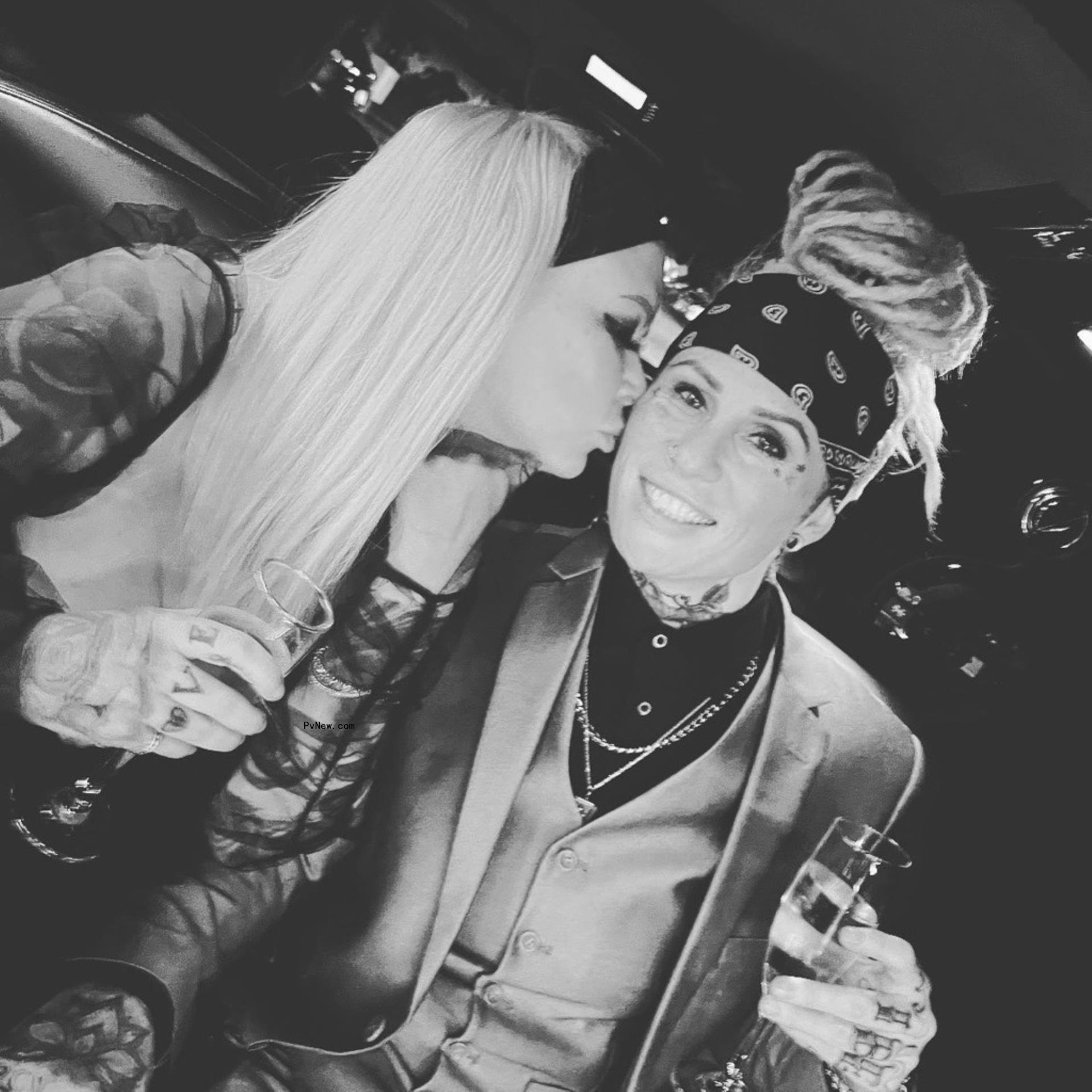 jenna jameson kissing jessi lawless on the cheek