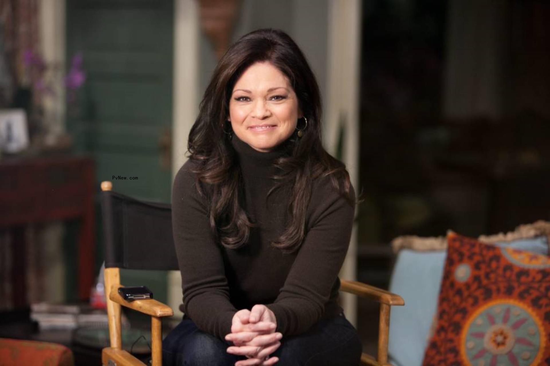 Valerie Bertinelli smiling