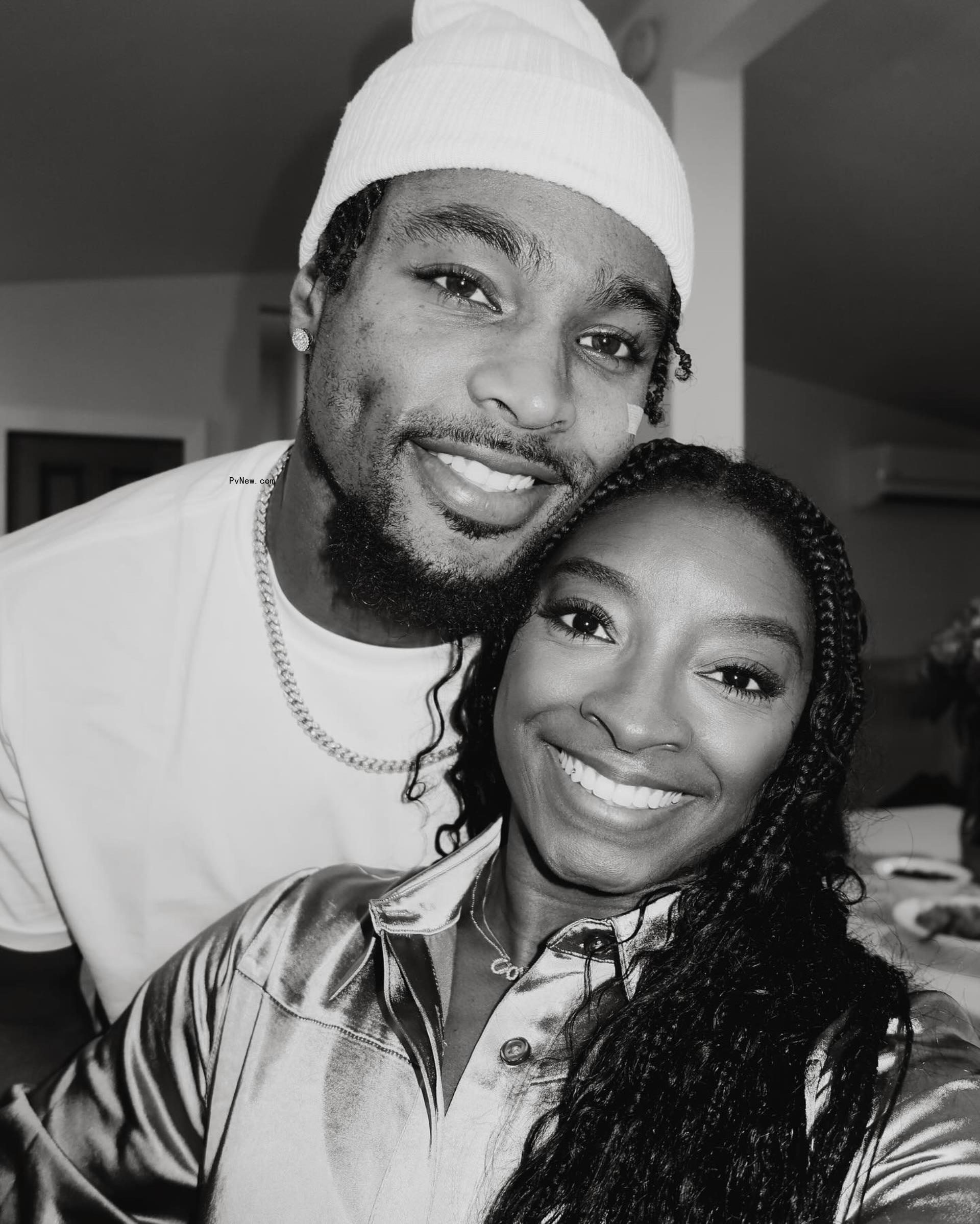 Simone Biles and Jo<i></i>nathan Owens